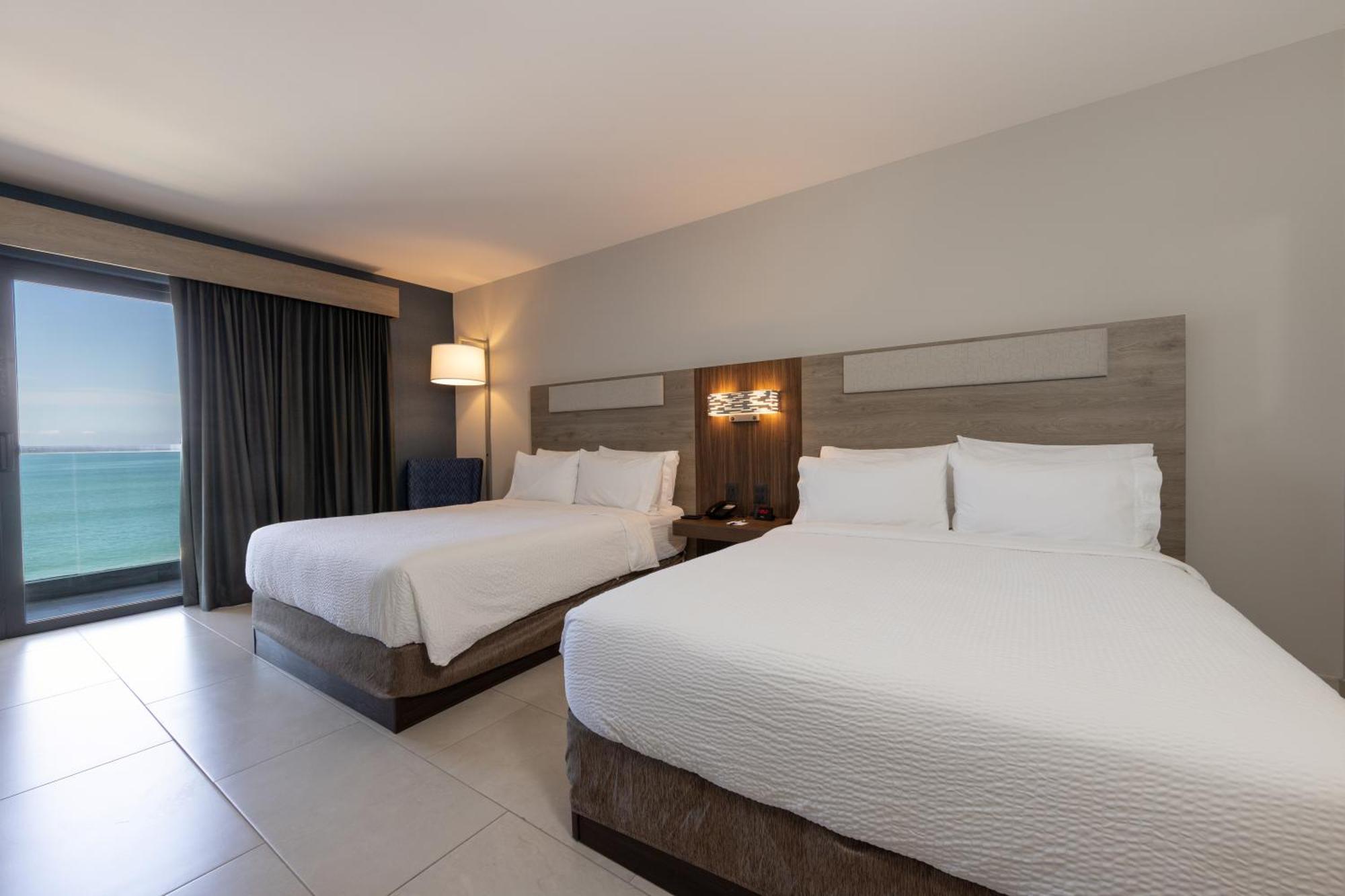 Queen Suite with Two Queen Beds and Balcony - Ocean View