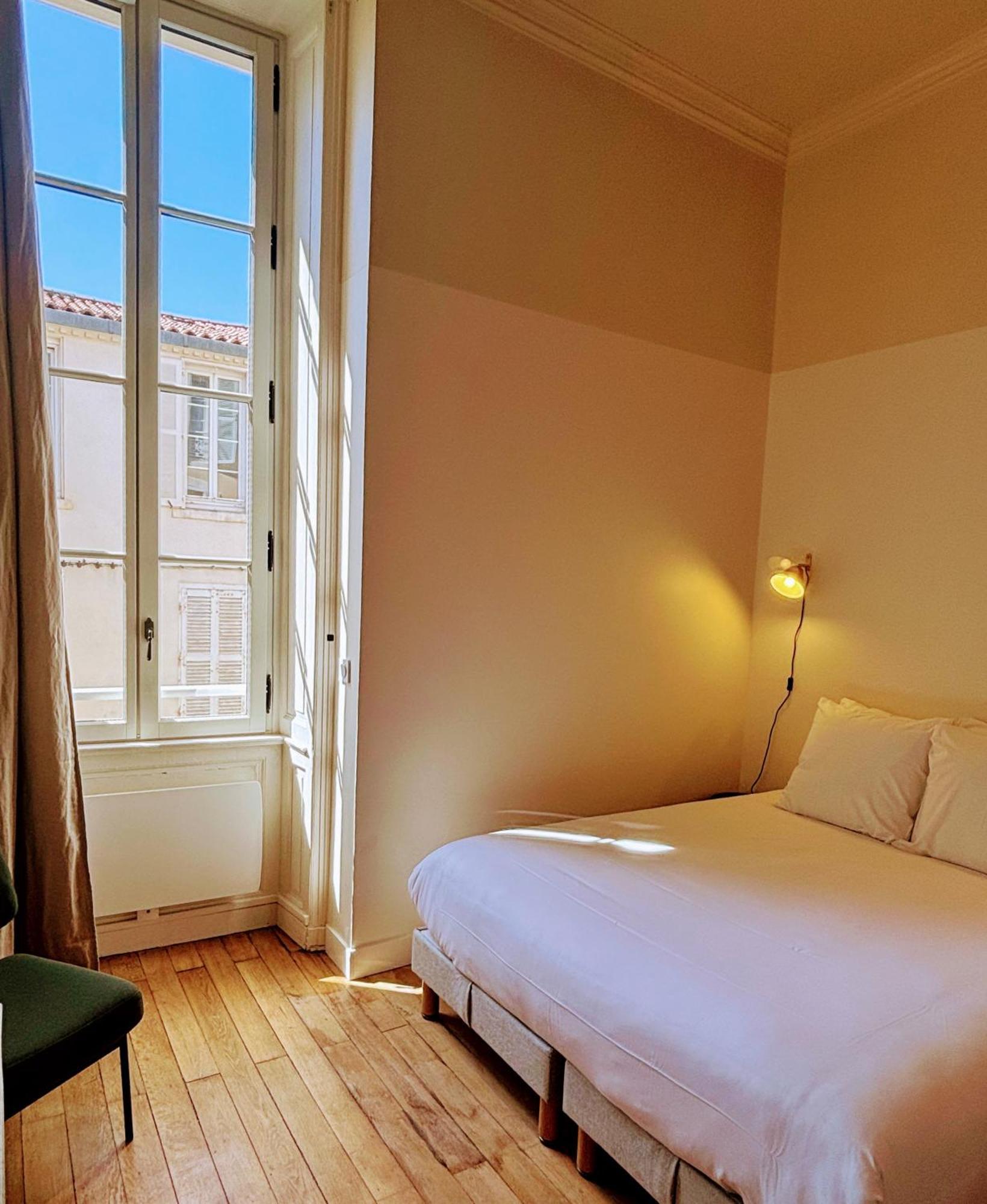 Standard Queen Room