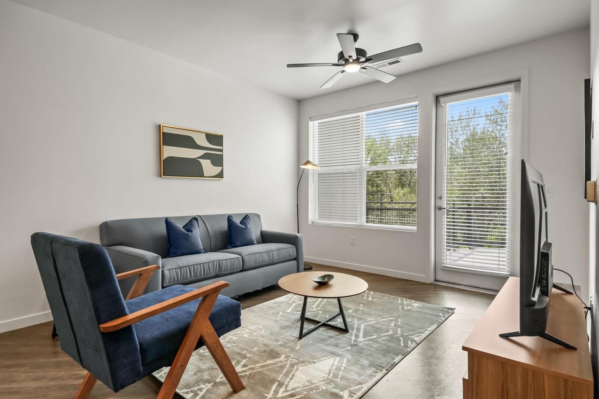 One-Bedroom Apartment (Self Check-in with Virtual Front Desk)