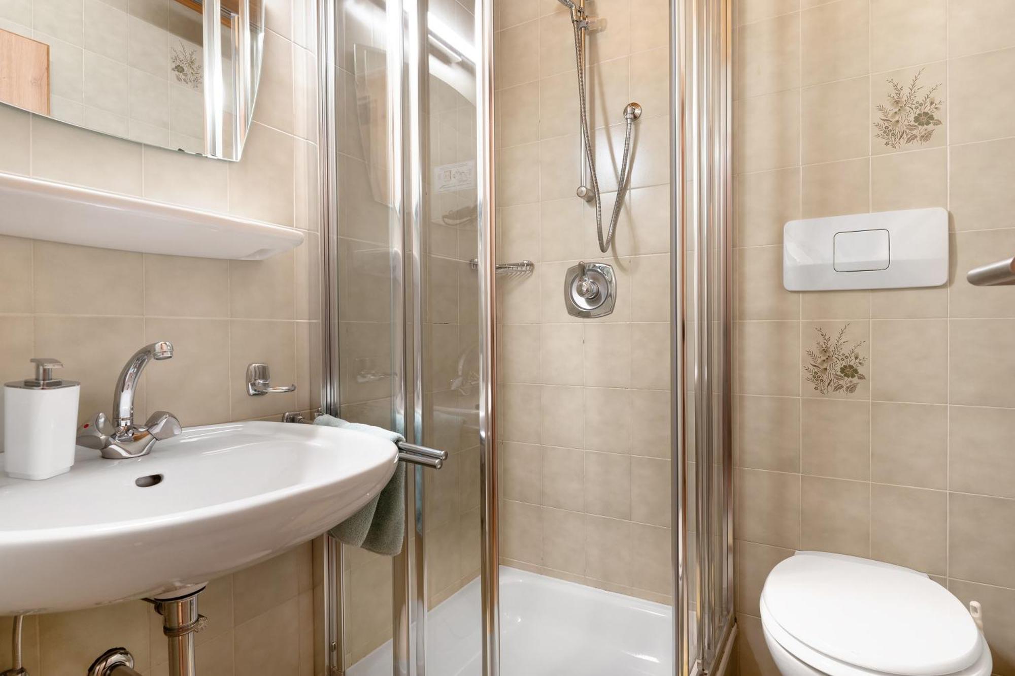Standard Einzelzimmer mit Dusche