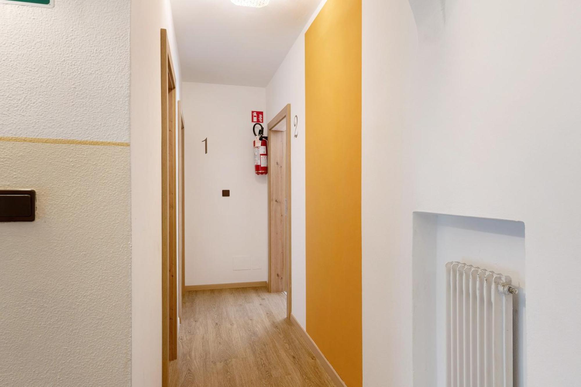 Dreibettzimmer mit Dusche