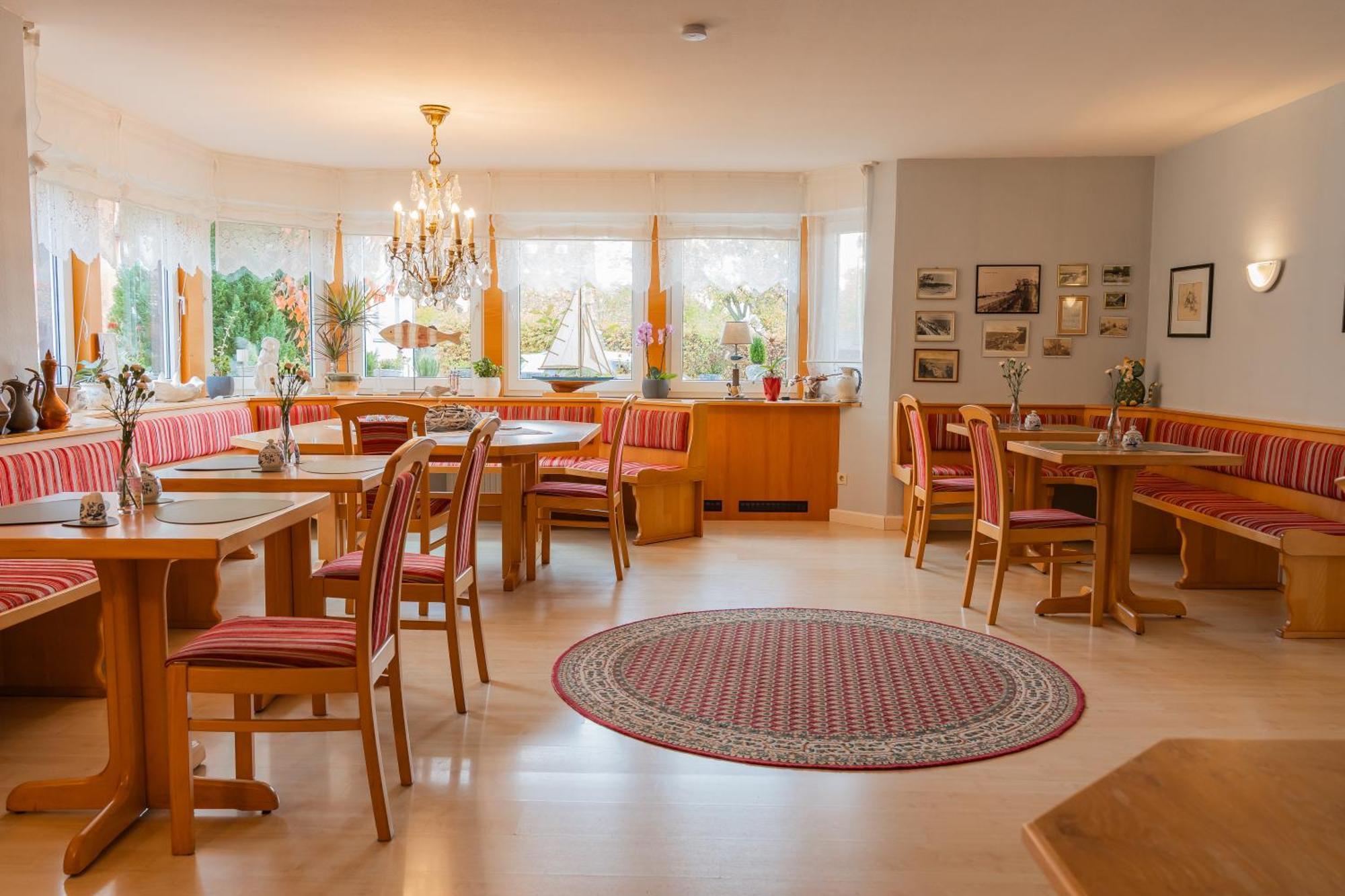 Großes Doppel-/Zweibettzimmer