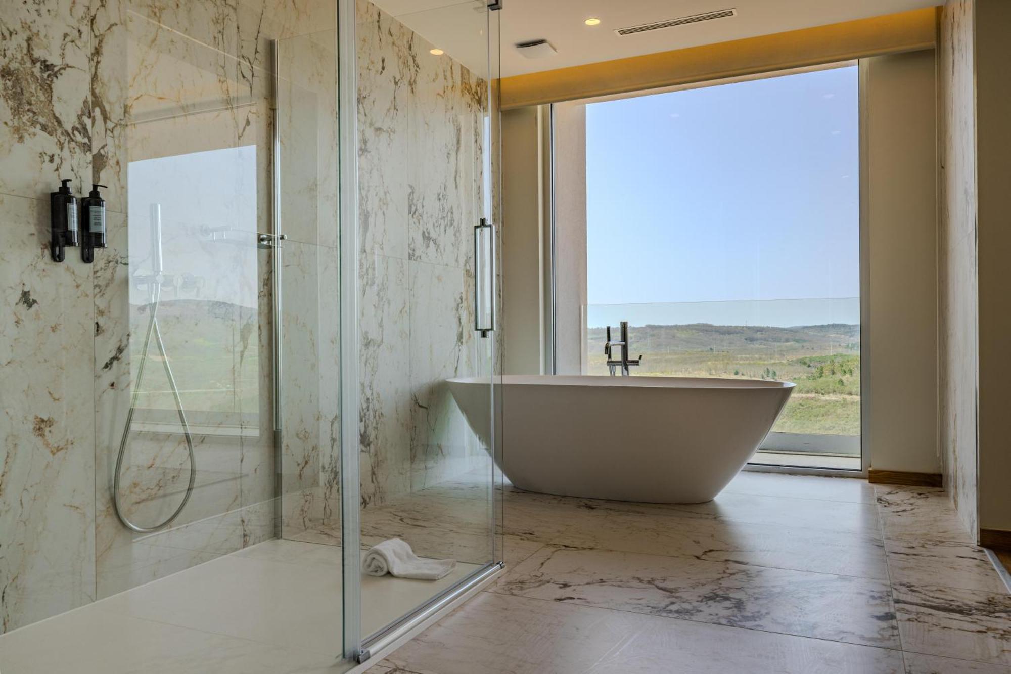 Master Suite,1757886194:JPEG