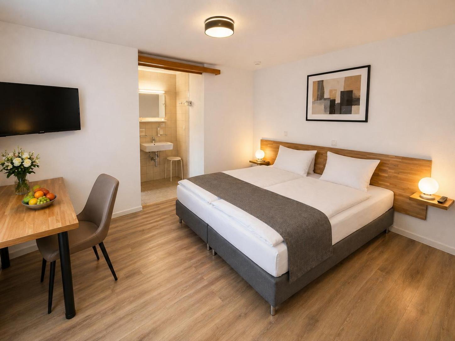 Double Room Quiet Courtyard