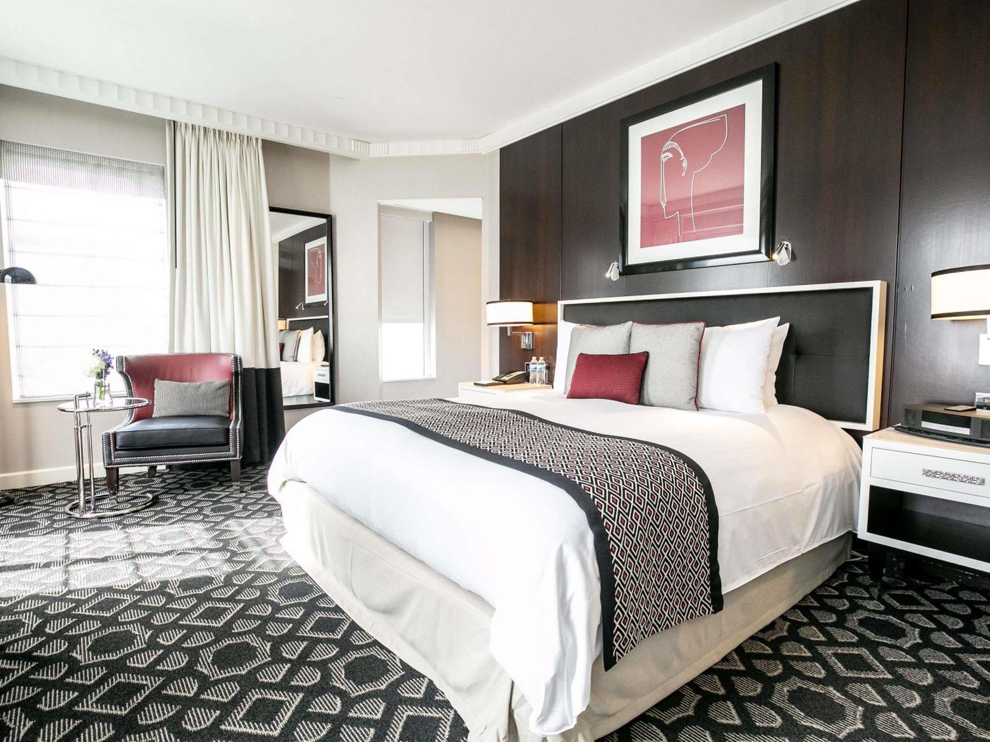Luxury Corner King Room