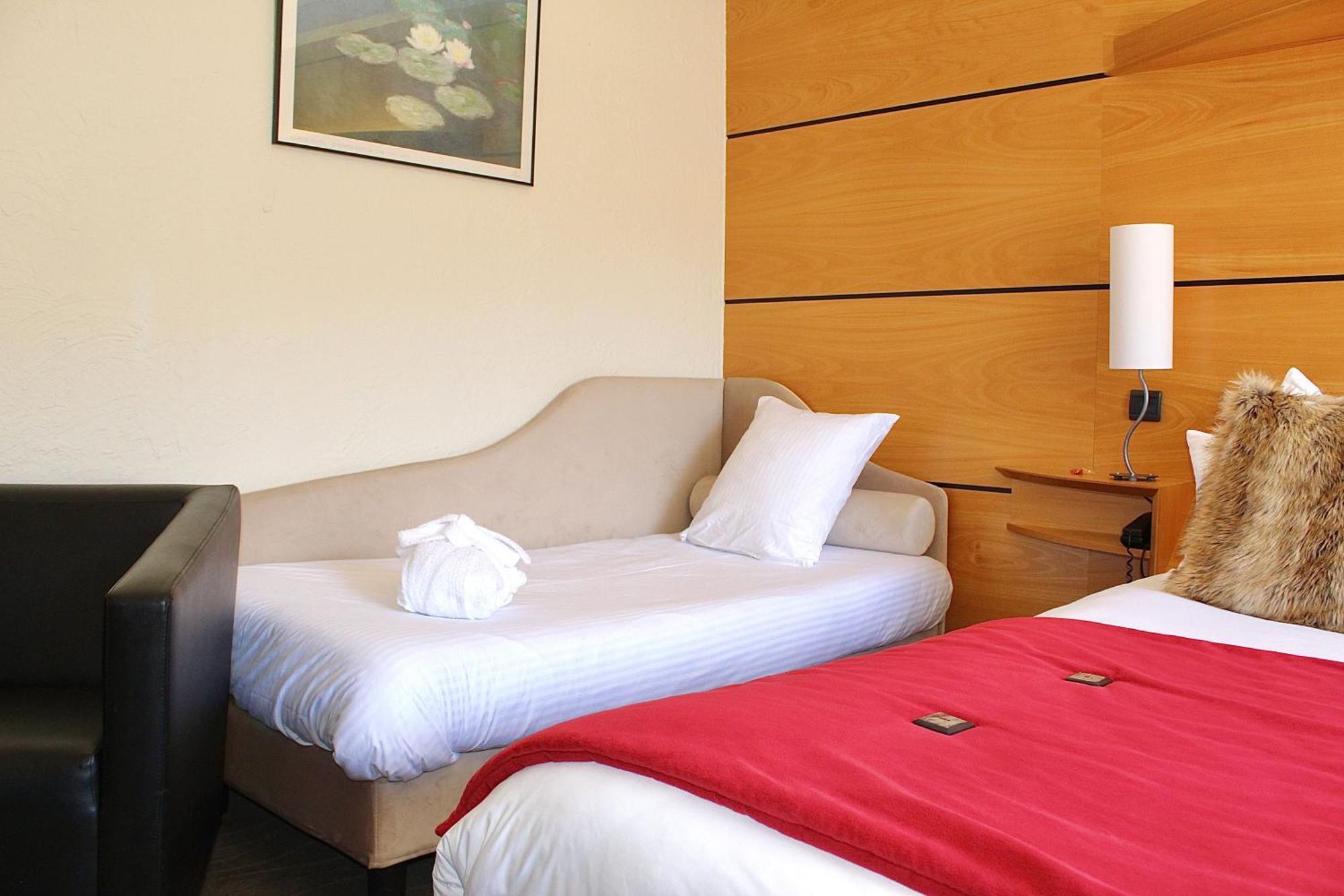 Classic Triple Room with Double Bed