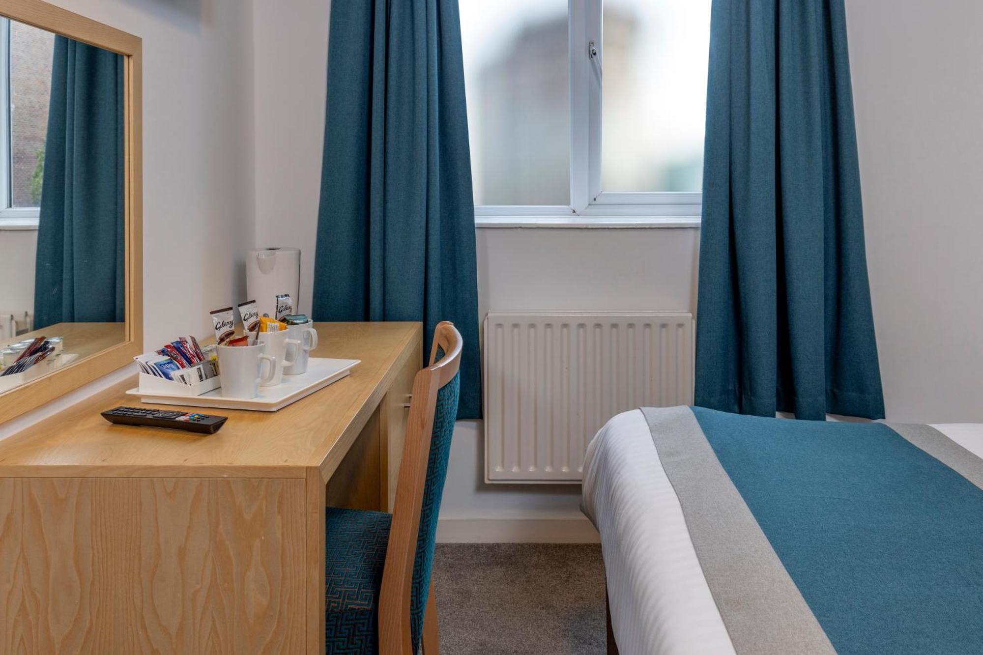 Family Room One Double Bed One Bunk Bed Non-Smoking,1769511051:JPEG