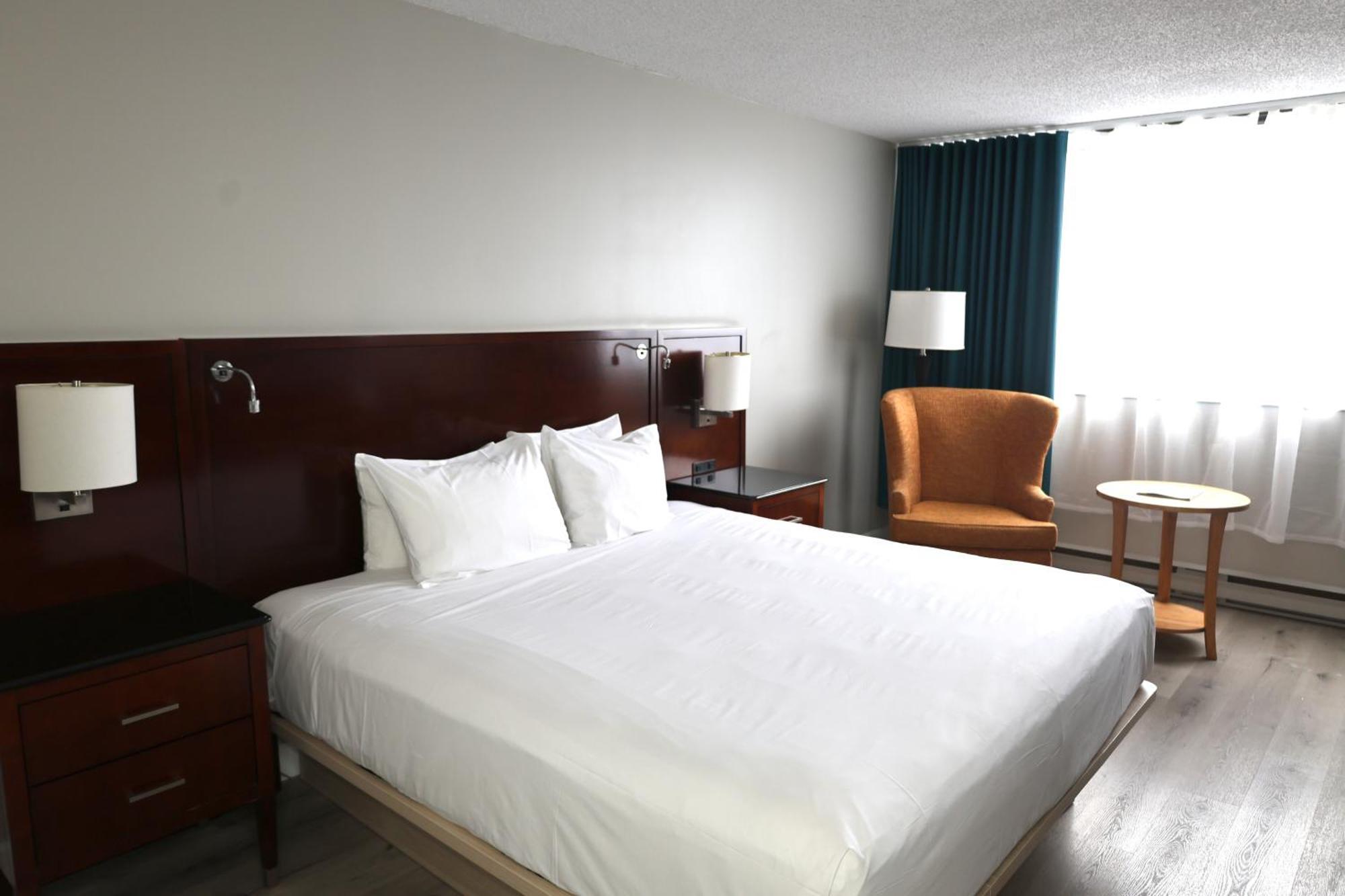 Classic King Room - Mobility Accessible