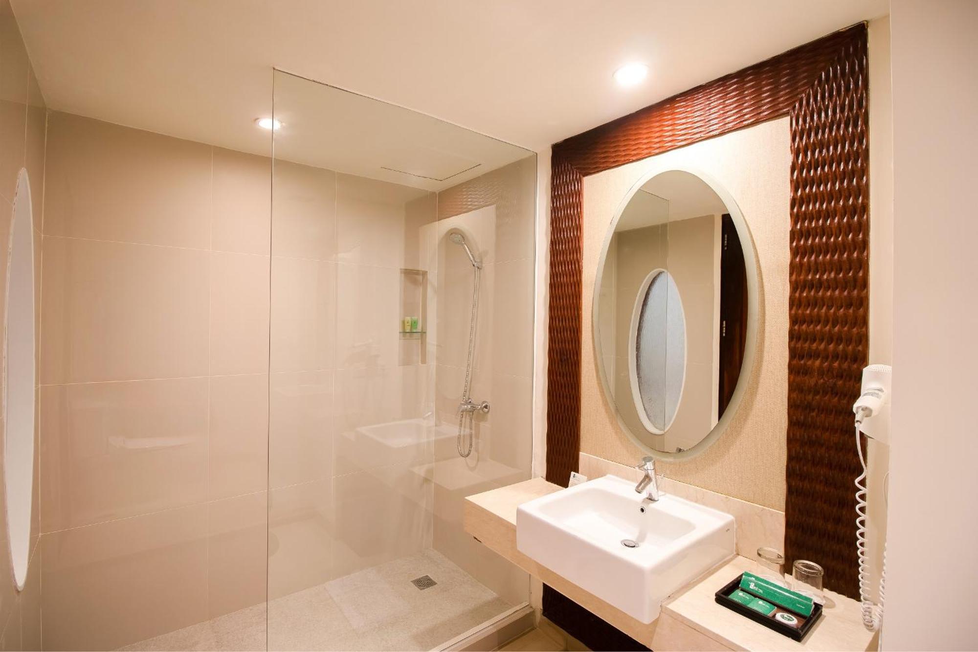 Deluxe Double or Twin Room Pool Access