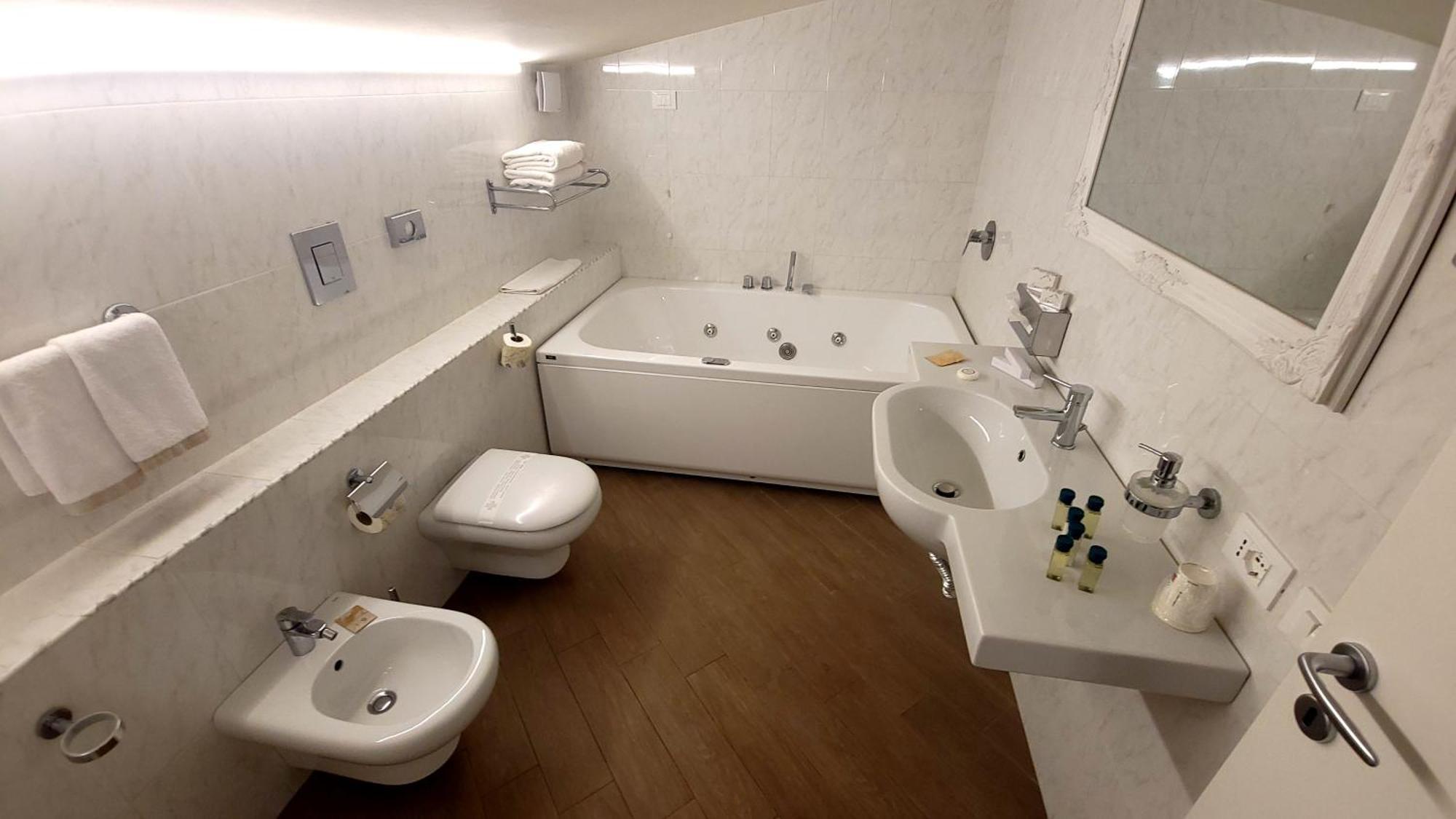 Suite with Spa Bath