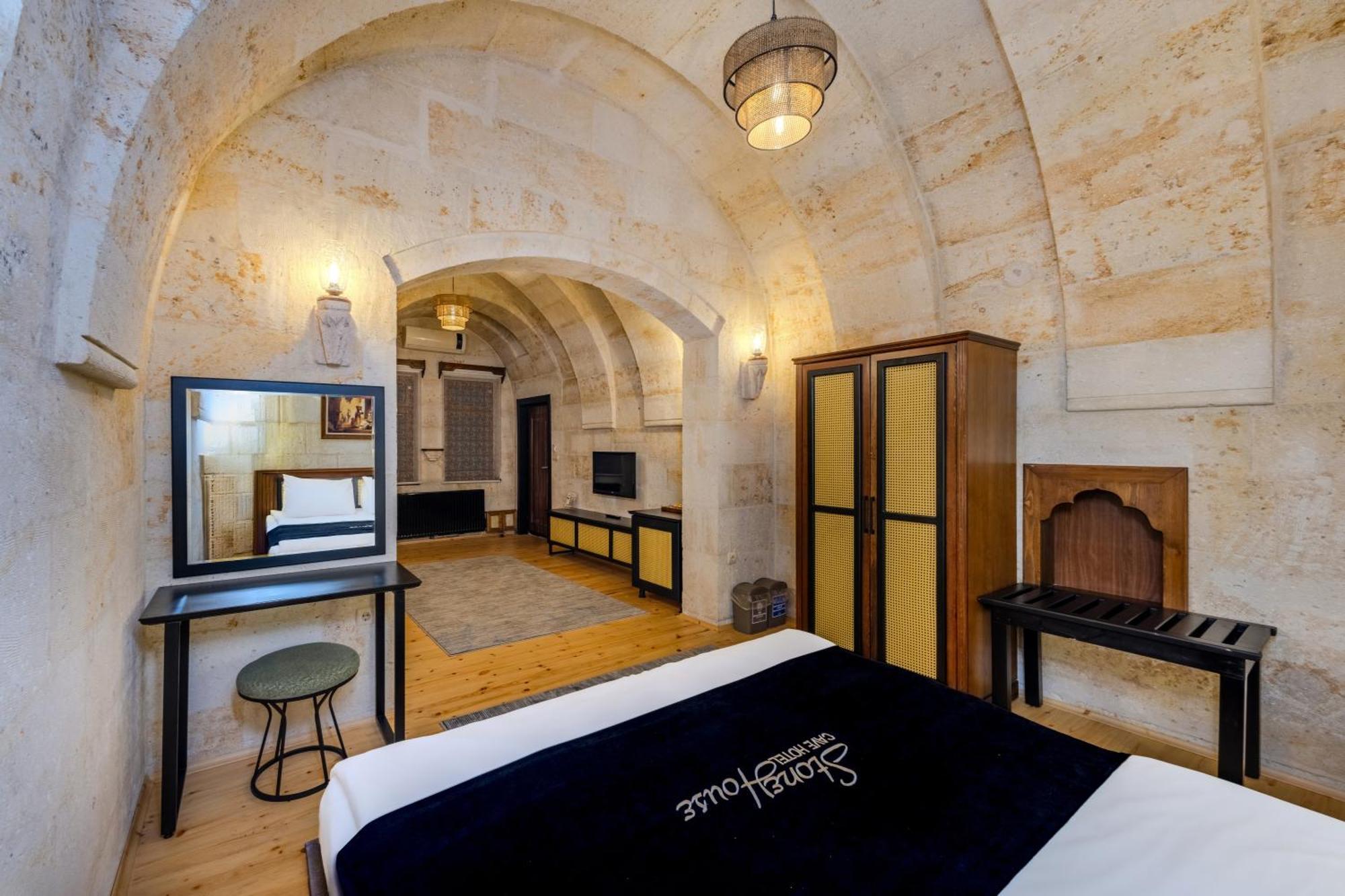 Deluxe Room,1769518985:JPEG
