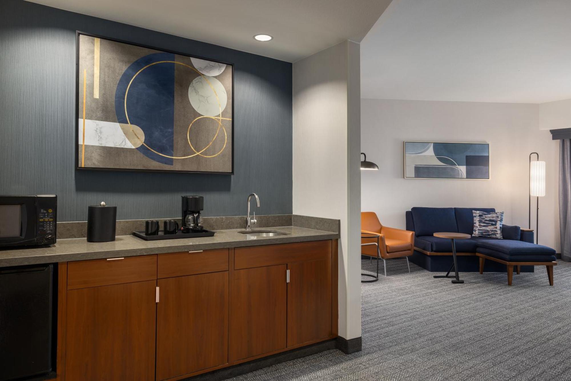 One Bedroom Suite, 1 Bedroom Larger Suite, 2 Queen, Sofa bed