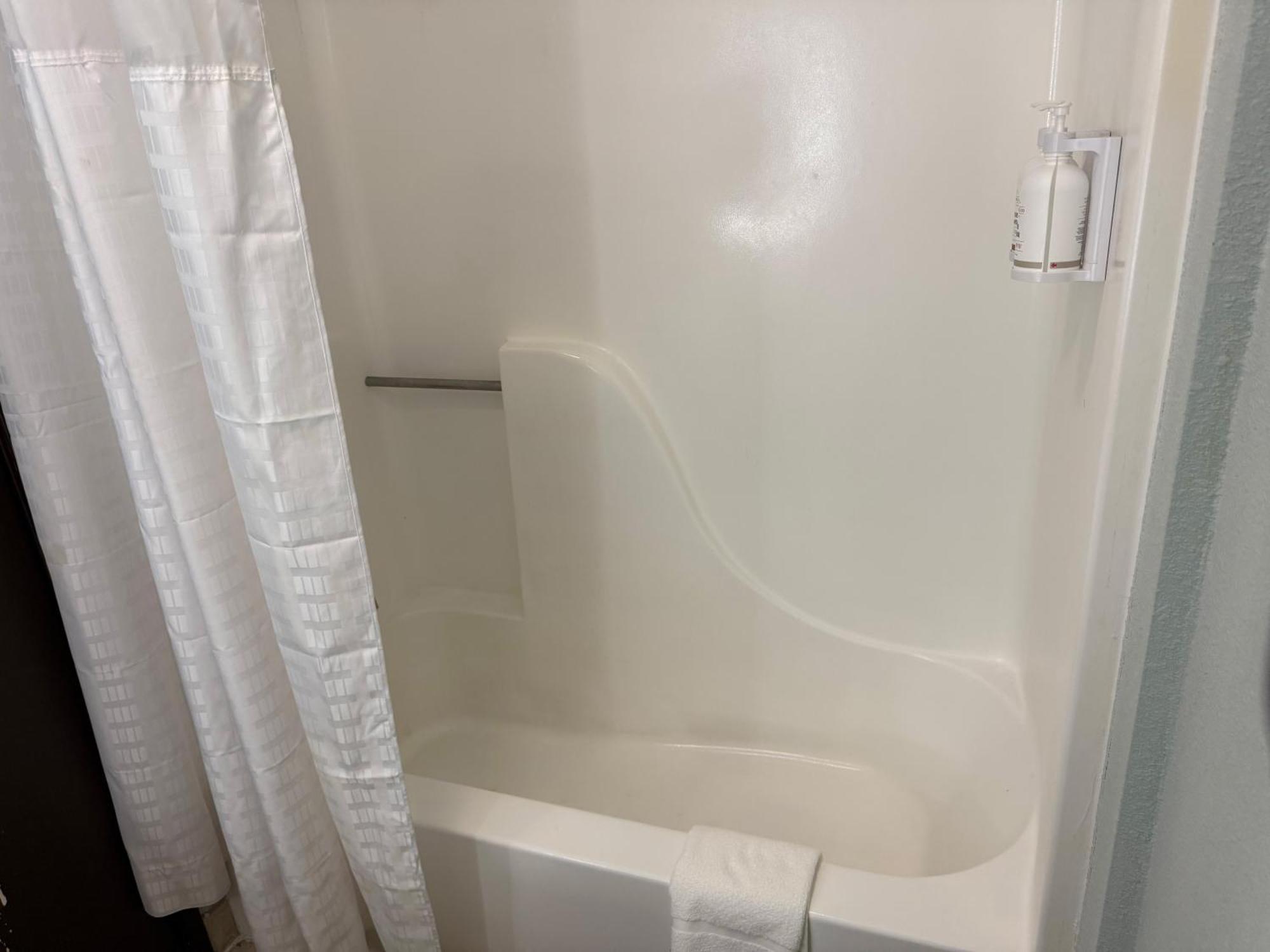 King Room with Mobility Access and Bathtub with Grab Bars, Non-Smoking
