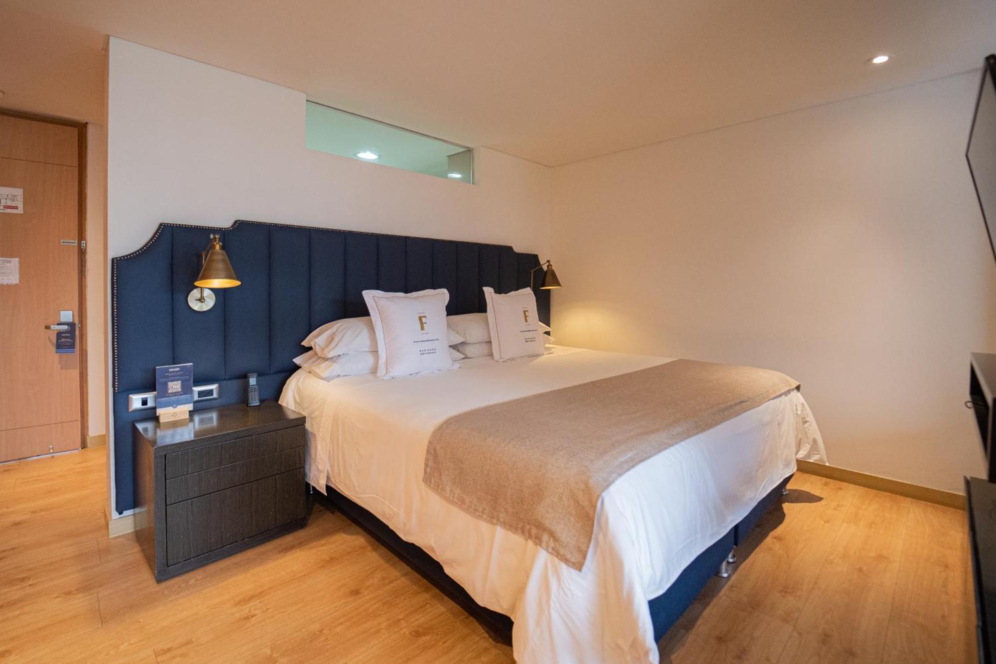 Deluxe King Balcony Room