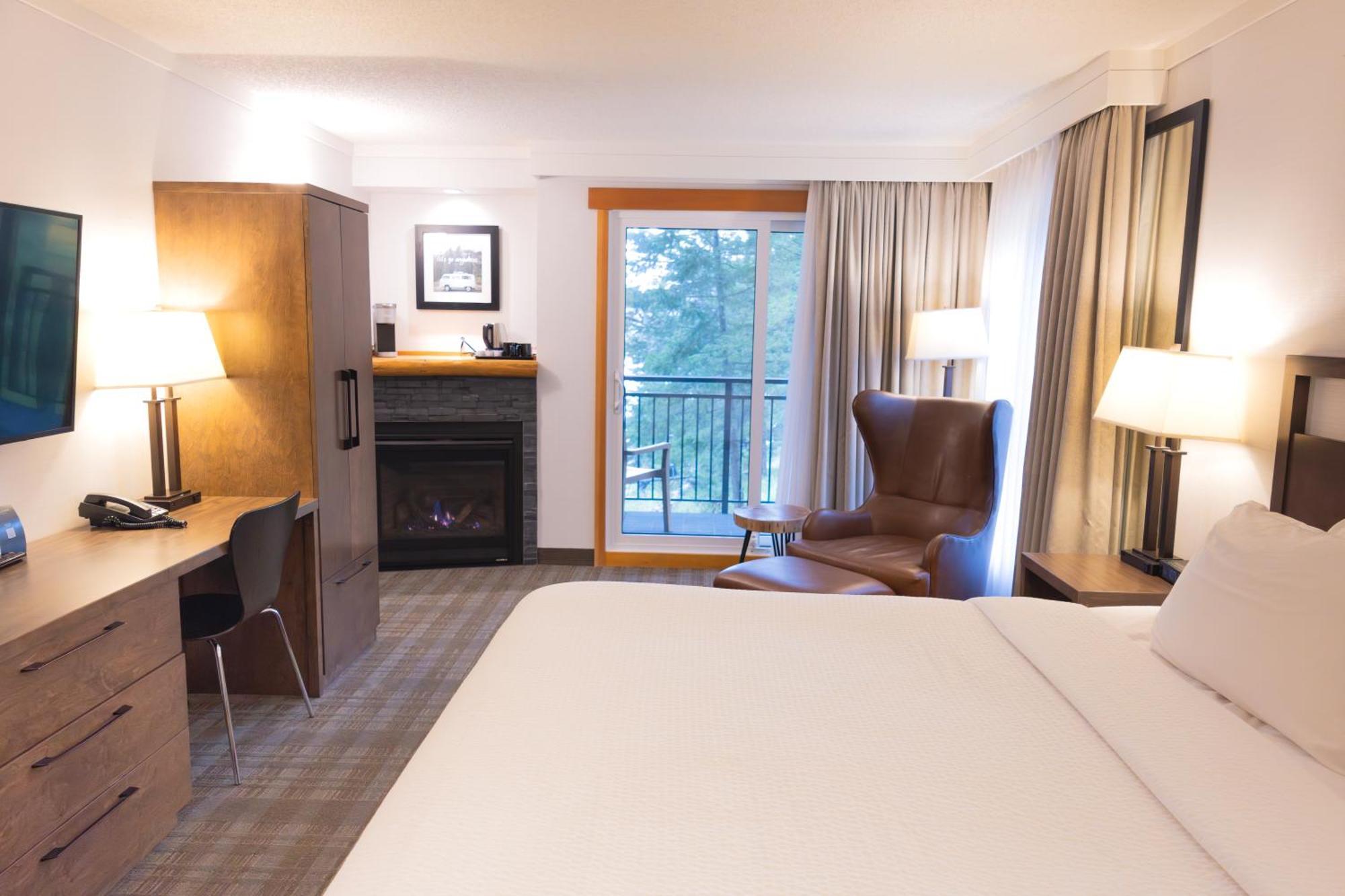 Pyramid Room One King bed