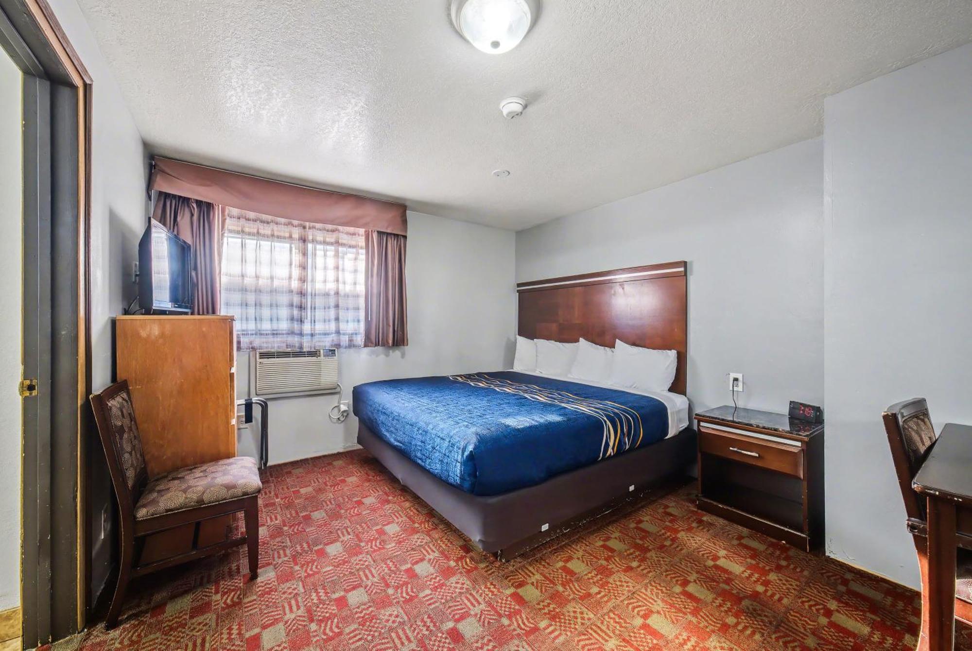 Queen Room - Disability Access/Non-Smoking