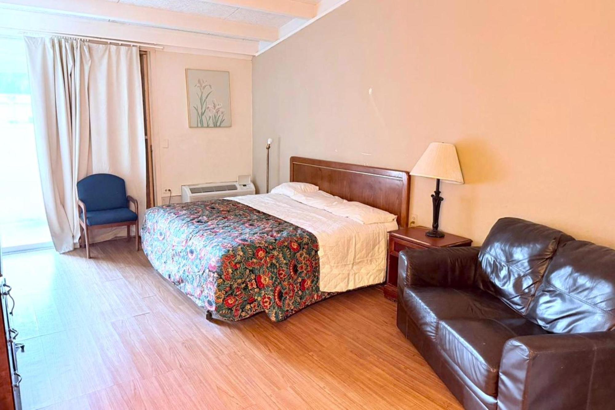 Queen Bed Non-Smoking