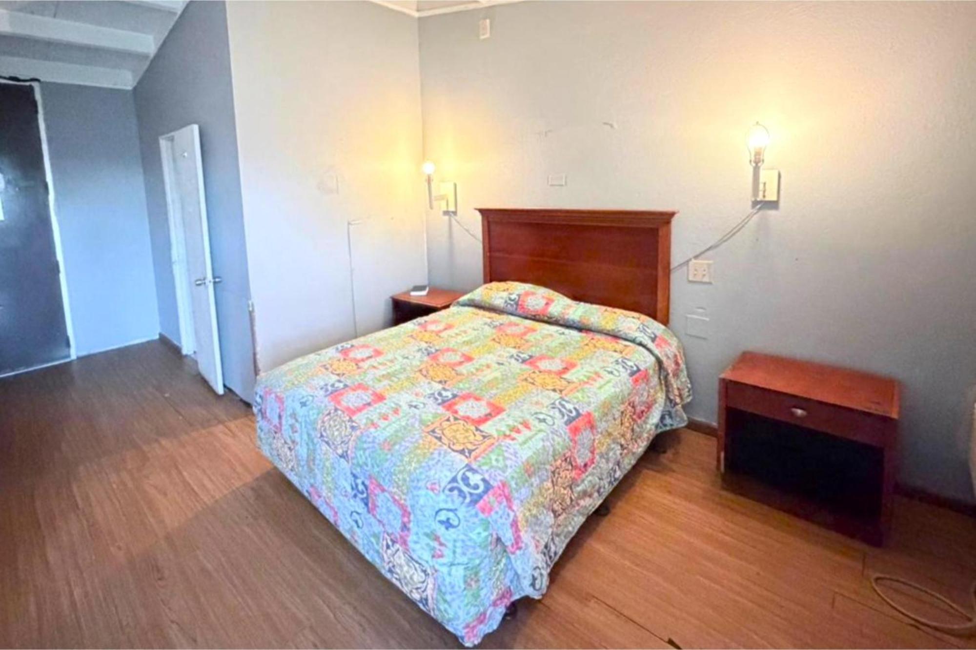 King Bed Non-Smoking
