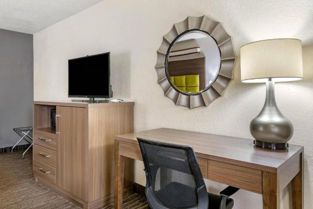 King Room - Accessible/Non-Smoking