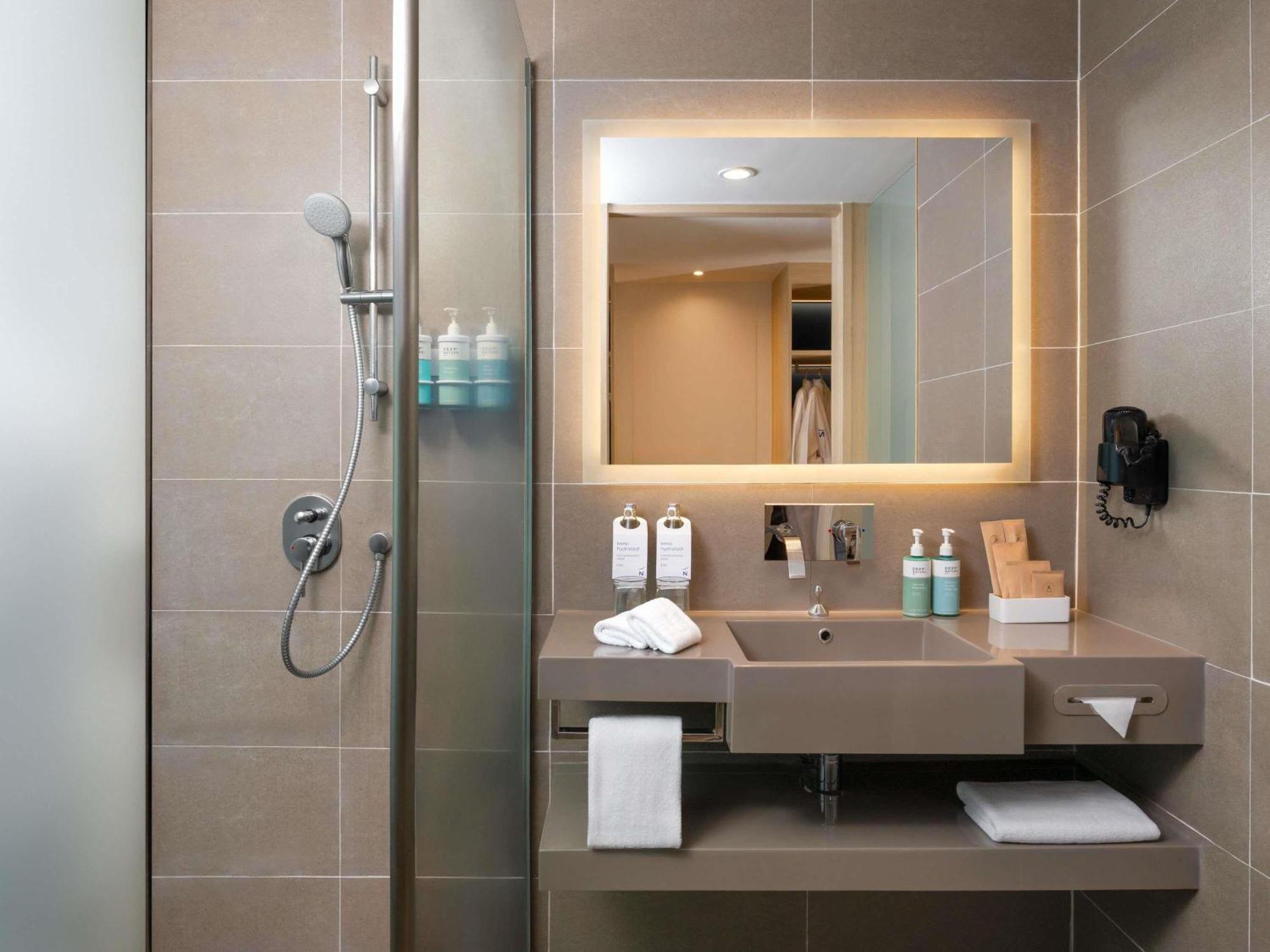 Kamar Deluxe King dengan Pemandangan Taman