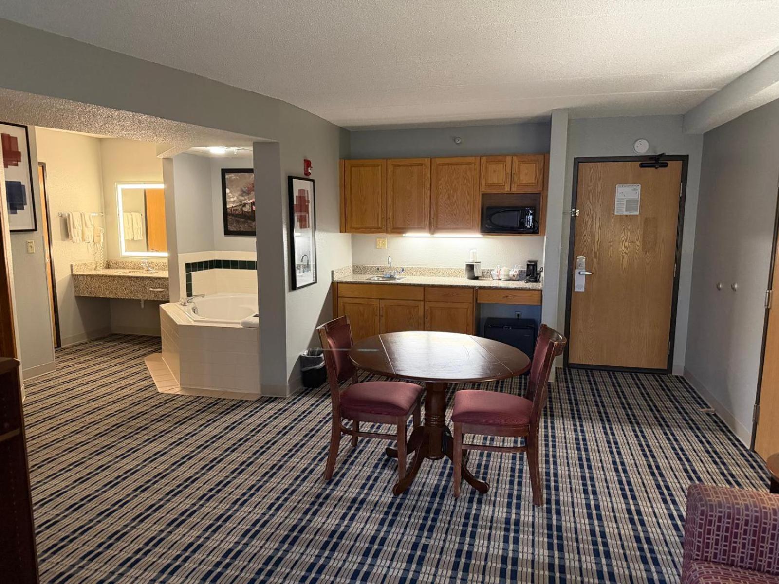 One-Bedroom King Suite - Non-Smoking
