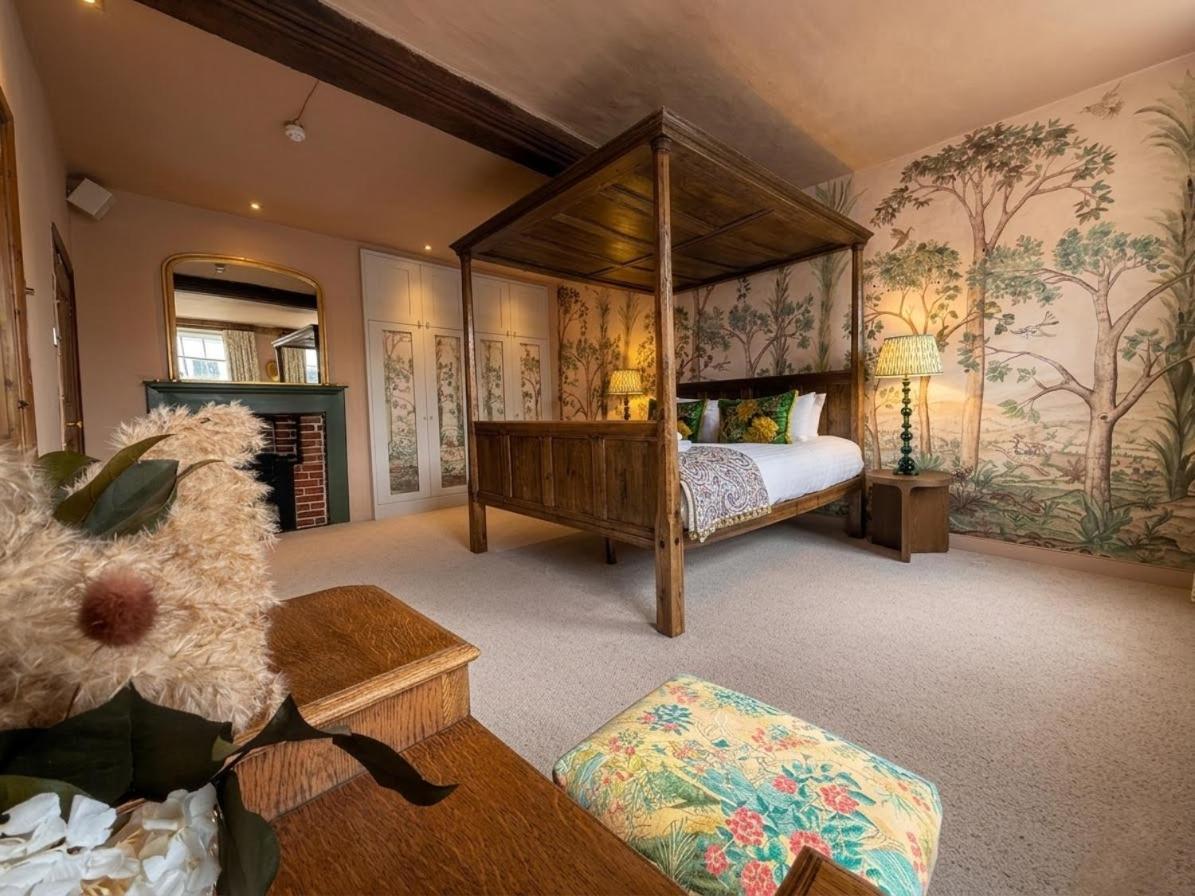 Room 1 - Four Poster