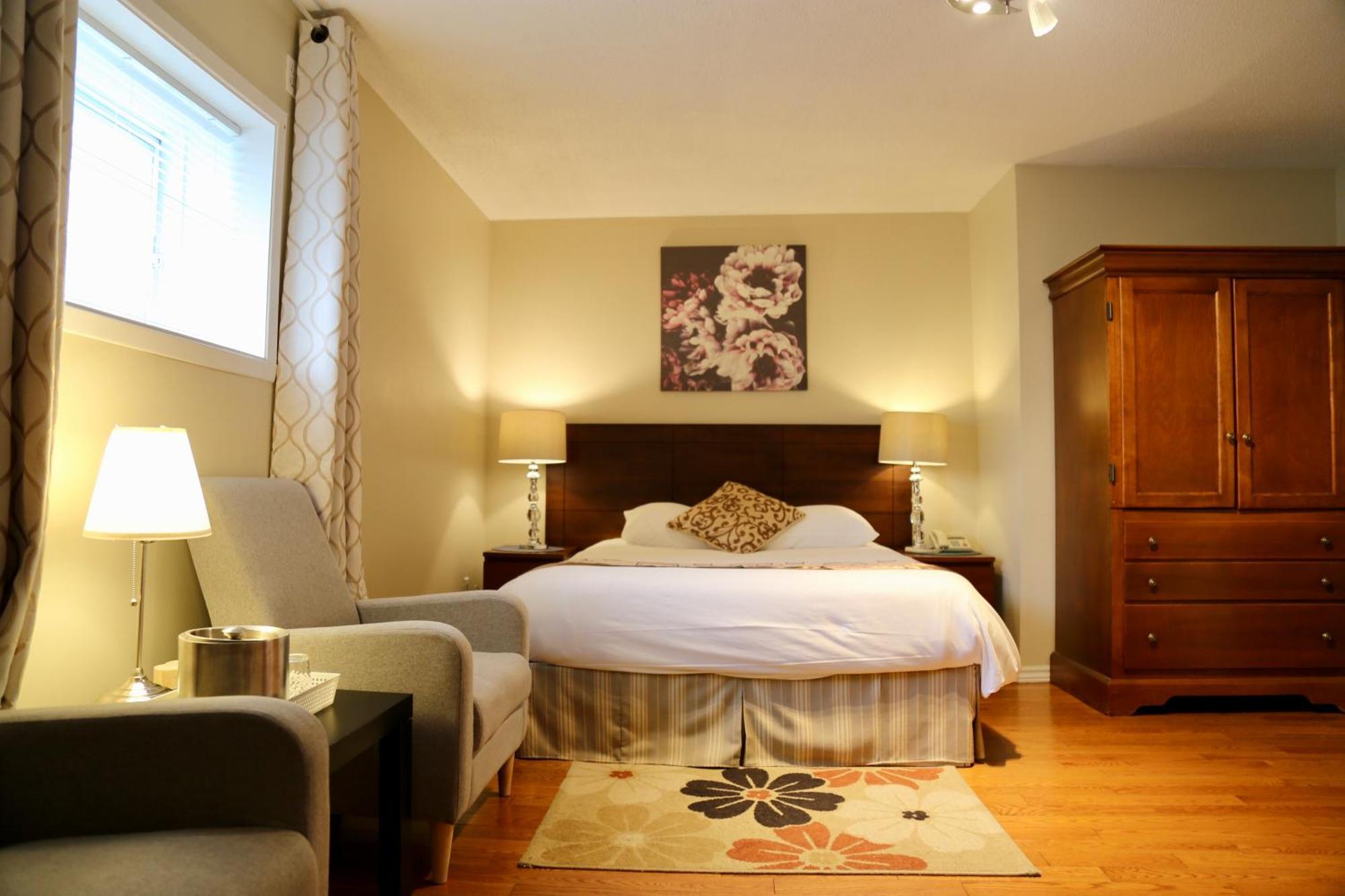 Queen Room with Spa Bath