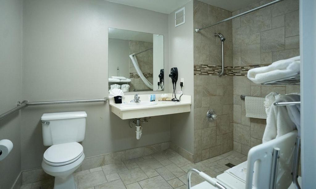 Habitación con 2 camas grandes y ducha a ras de suelo - Adaptada para personas de movilidad reducida