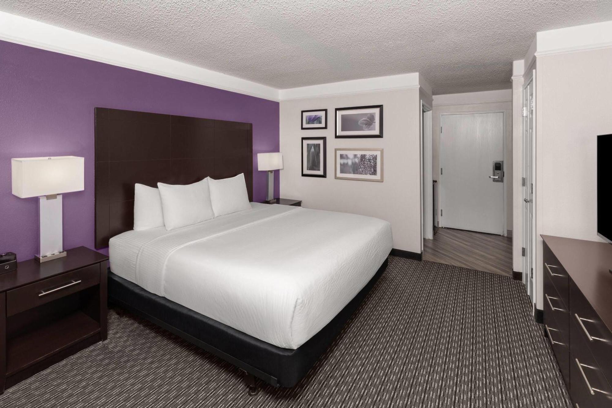 King Room with One King Bed and Walk-In Shower - Non-Smoking