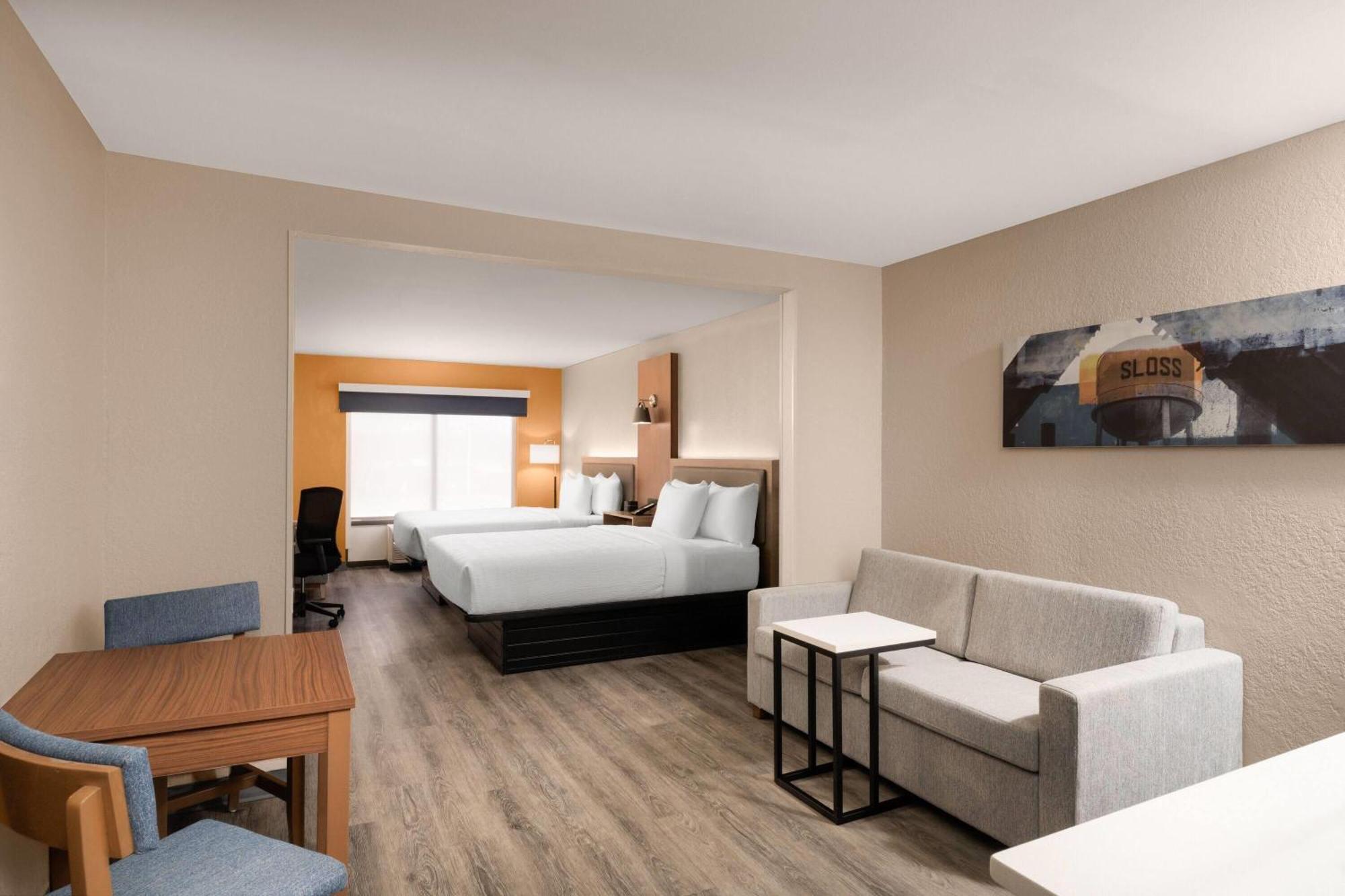 King Room with Bath Tub - Mobility Accessible/Non-Smoking