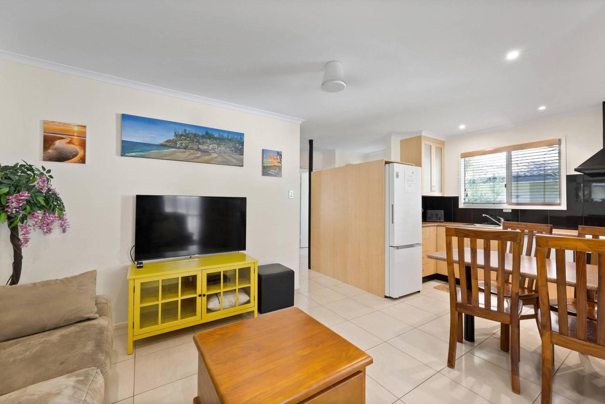 One-bedroom Deluxe – Garden view - queen bed and one single