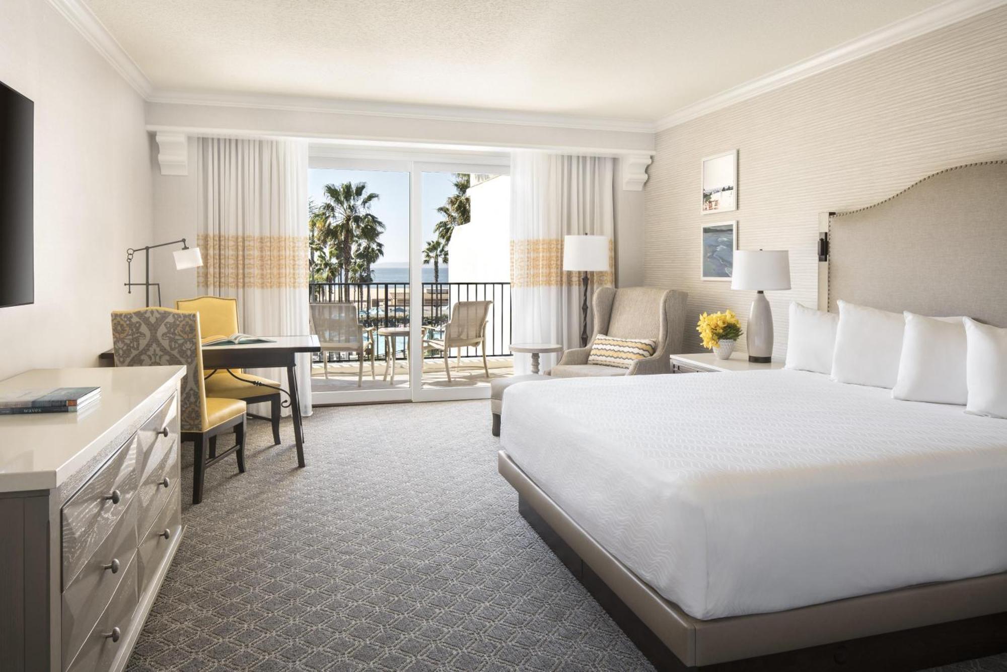 1 King Bed Partial Ocean View,1769837745:JPEG