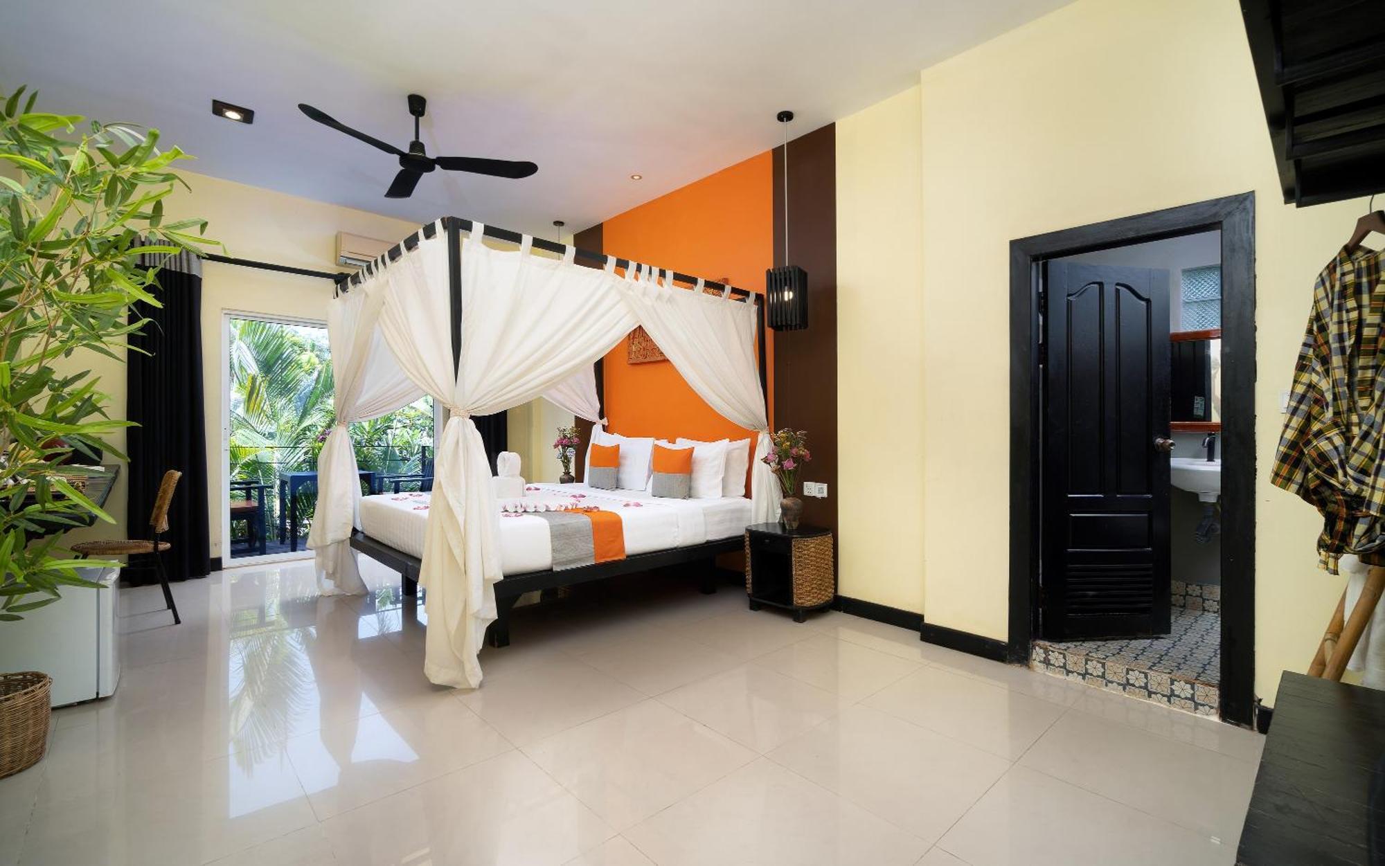 Studio Double With Balcony Pool View - Free Pick Up