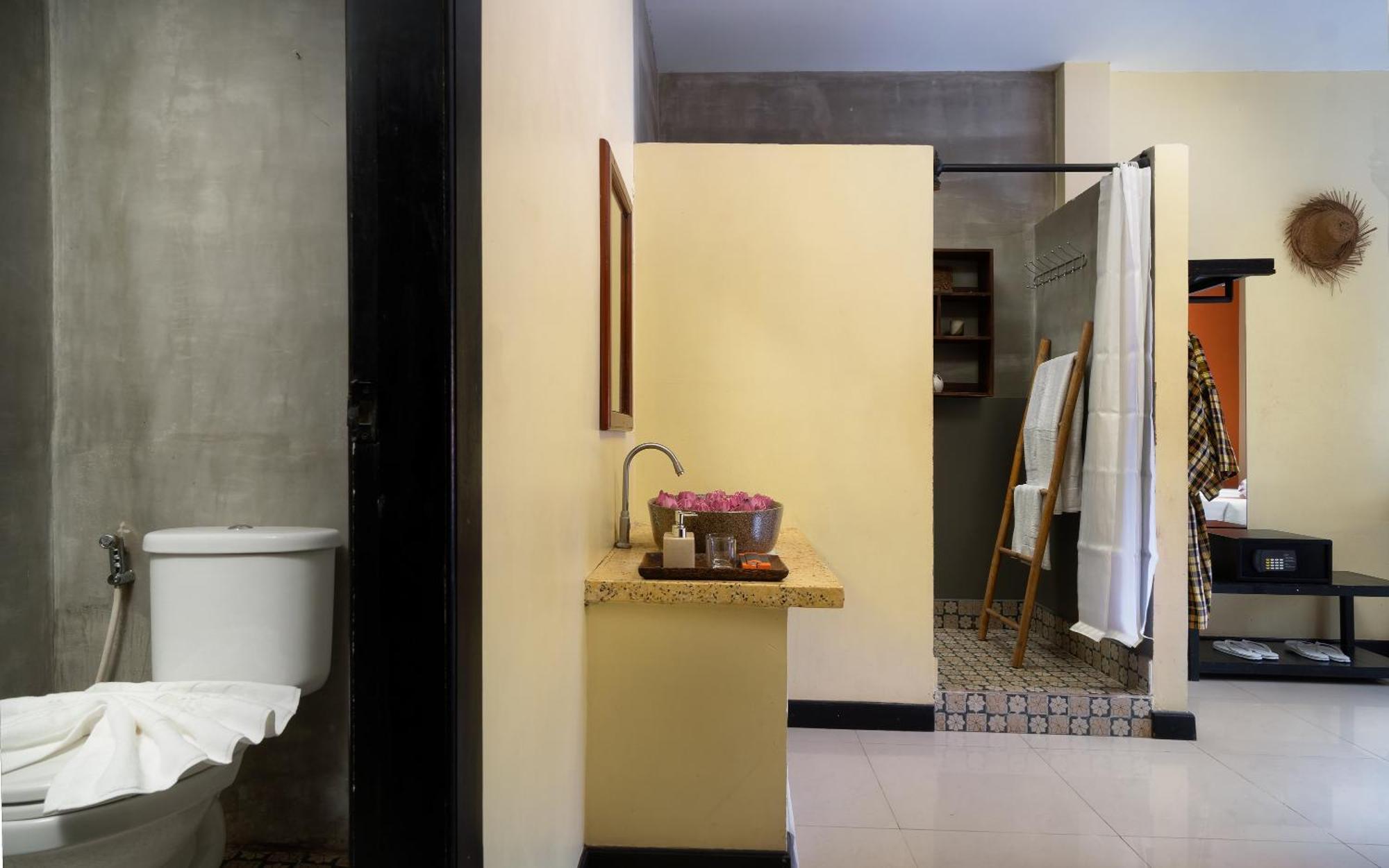 Deluxe Twin Room With Balcony - Free Pick Up