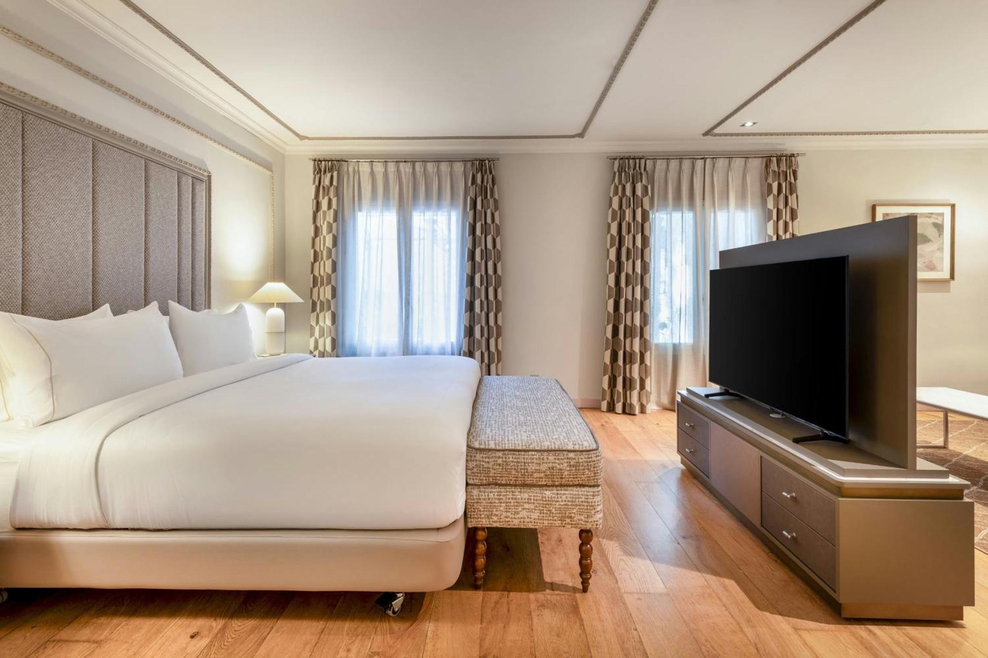 Grand King Suite Balcony