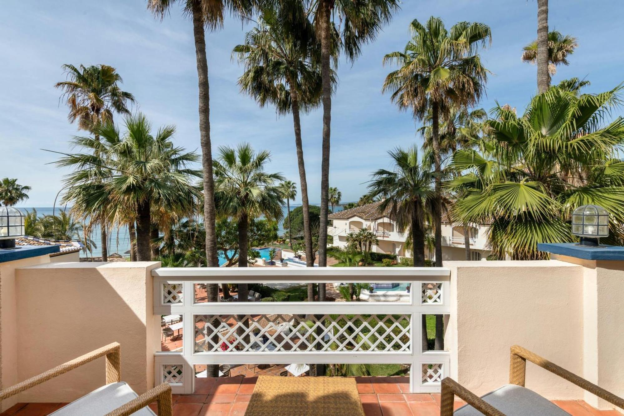 King Suite Balcony Limited View