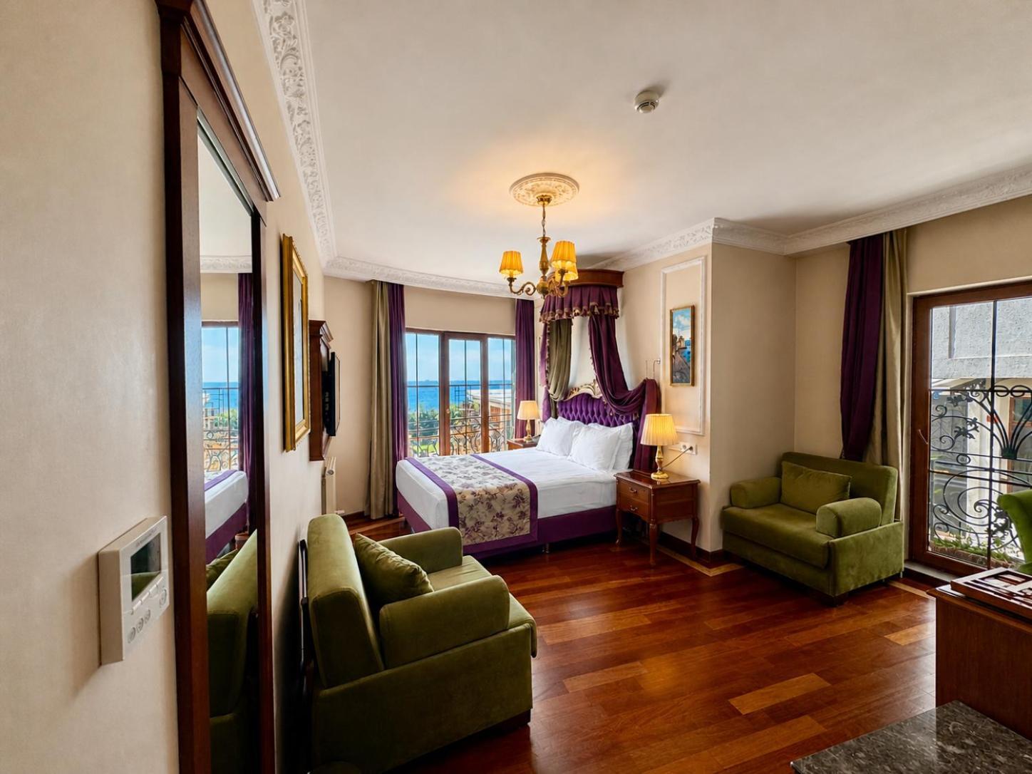 Deluxe Suite Sea and Bucoleon Palace View