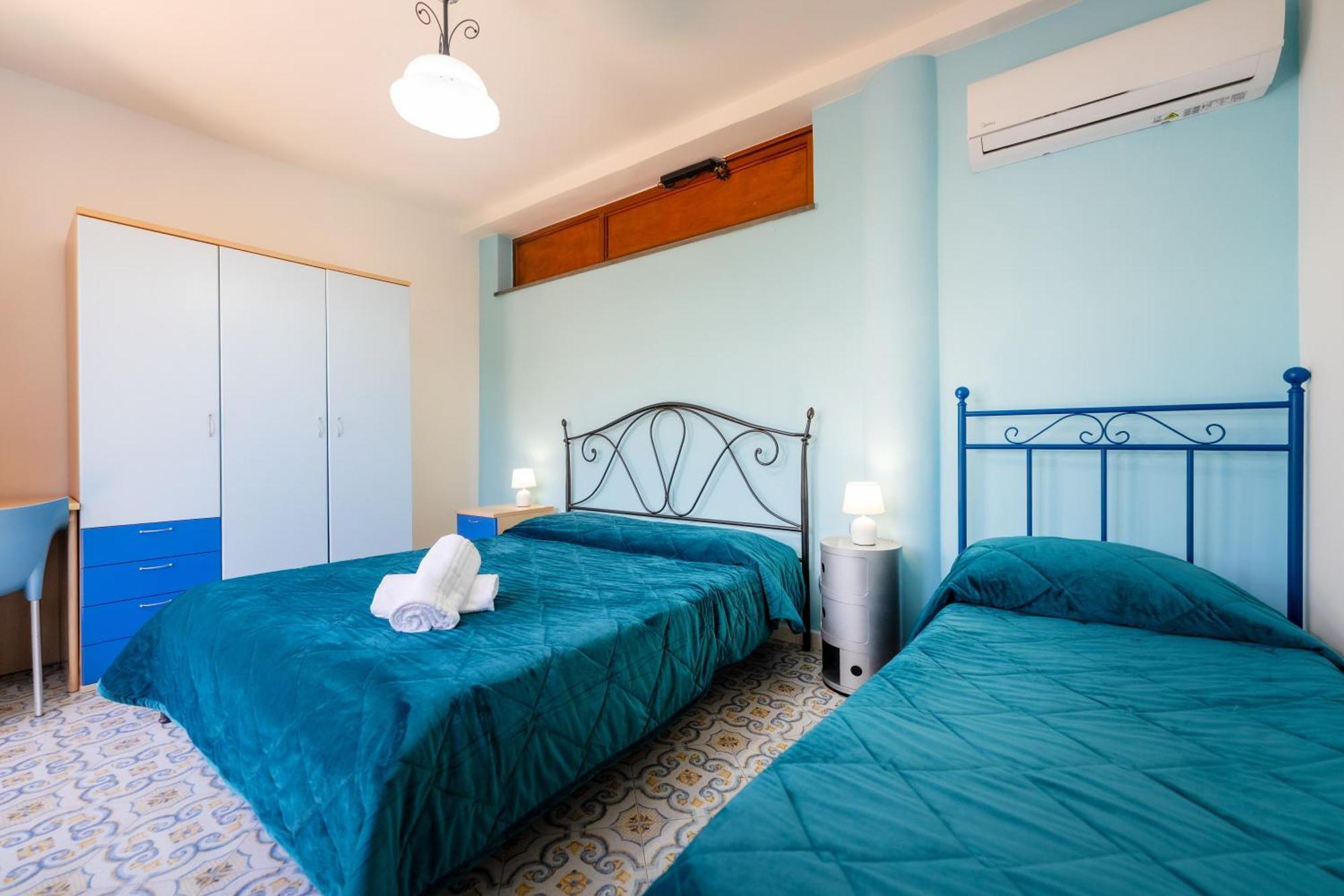 Deluxe Room (2 Adults + 1 Adult)