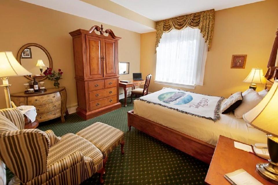 Queen Room