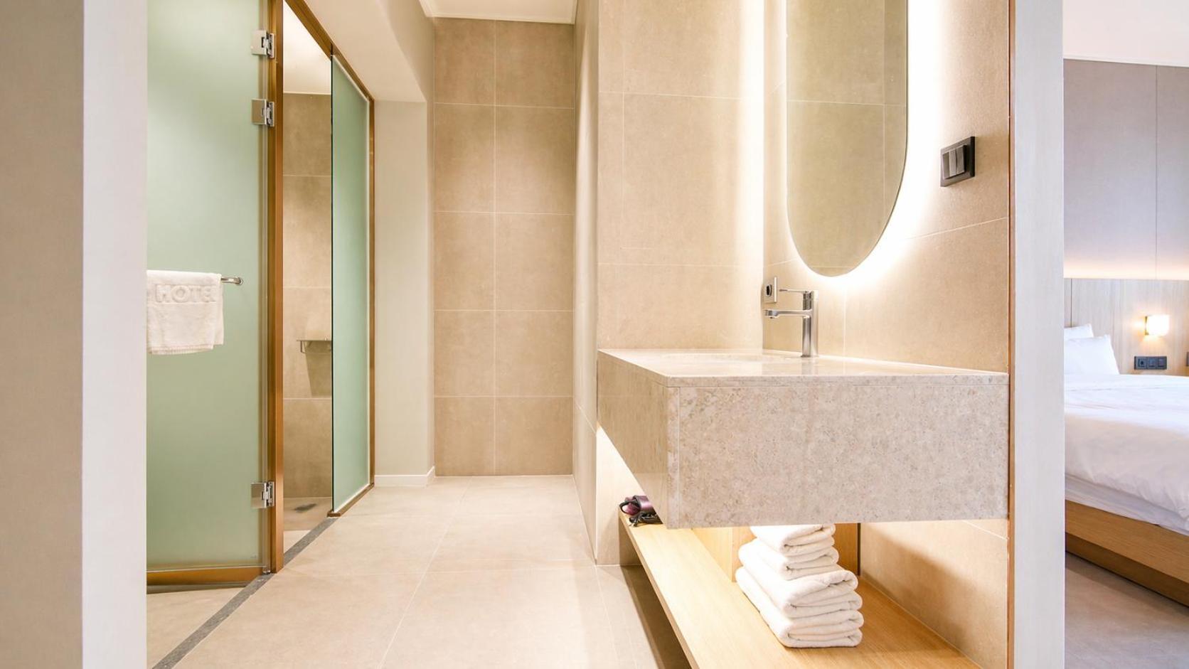 Deluxe Family Suite
