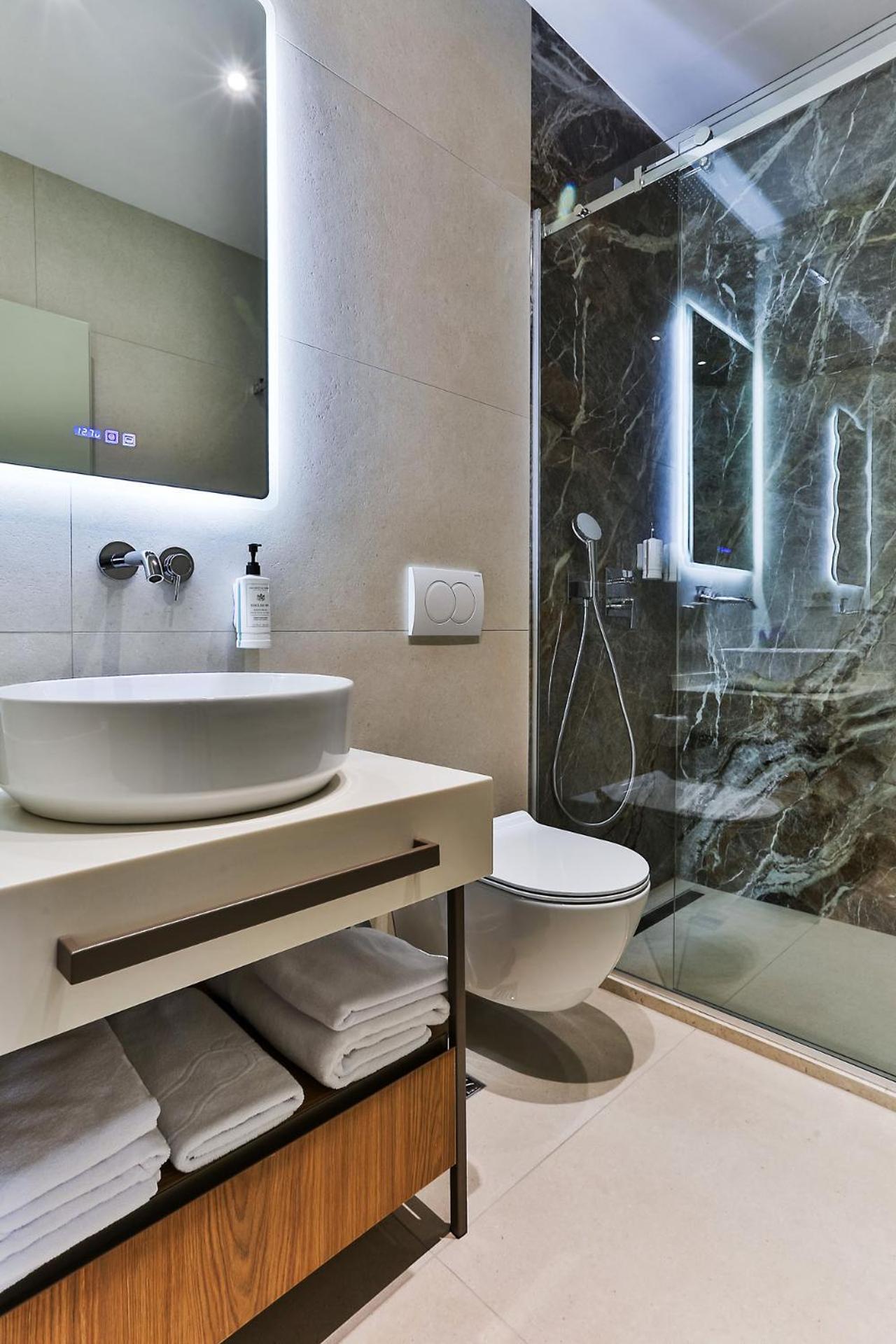 Deluxe Double Room with Extra Bed