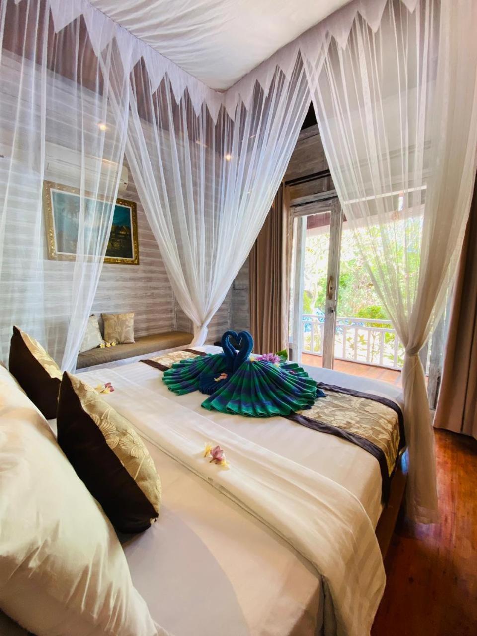 Junior Suite with Pool View