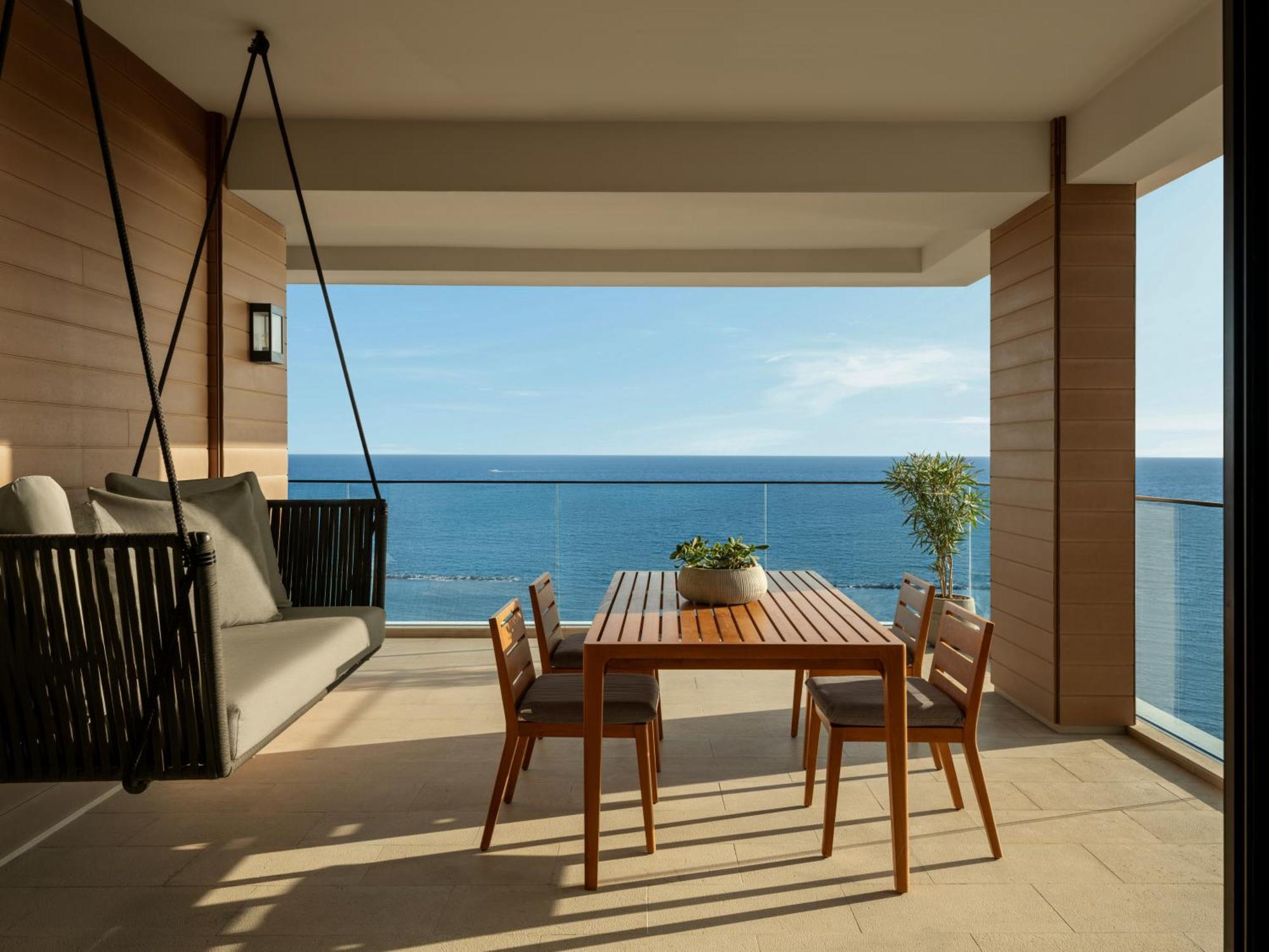 Deluxe Seaview Suite