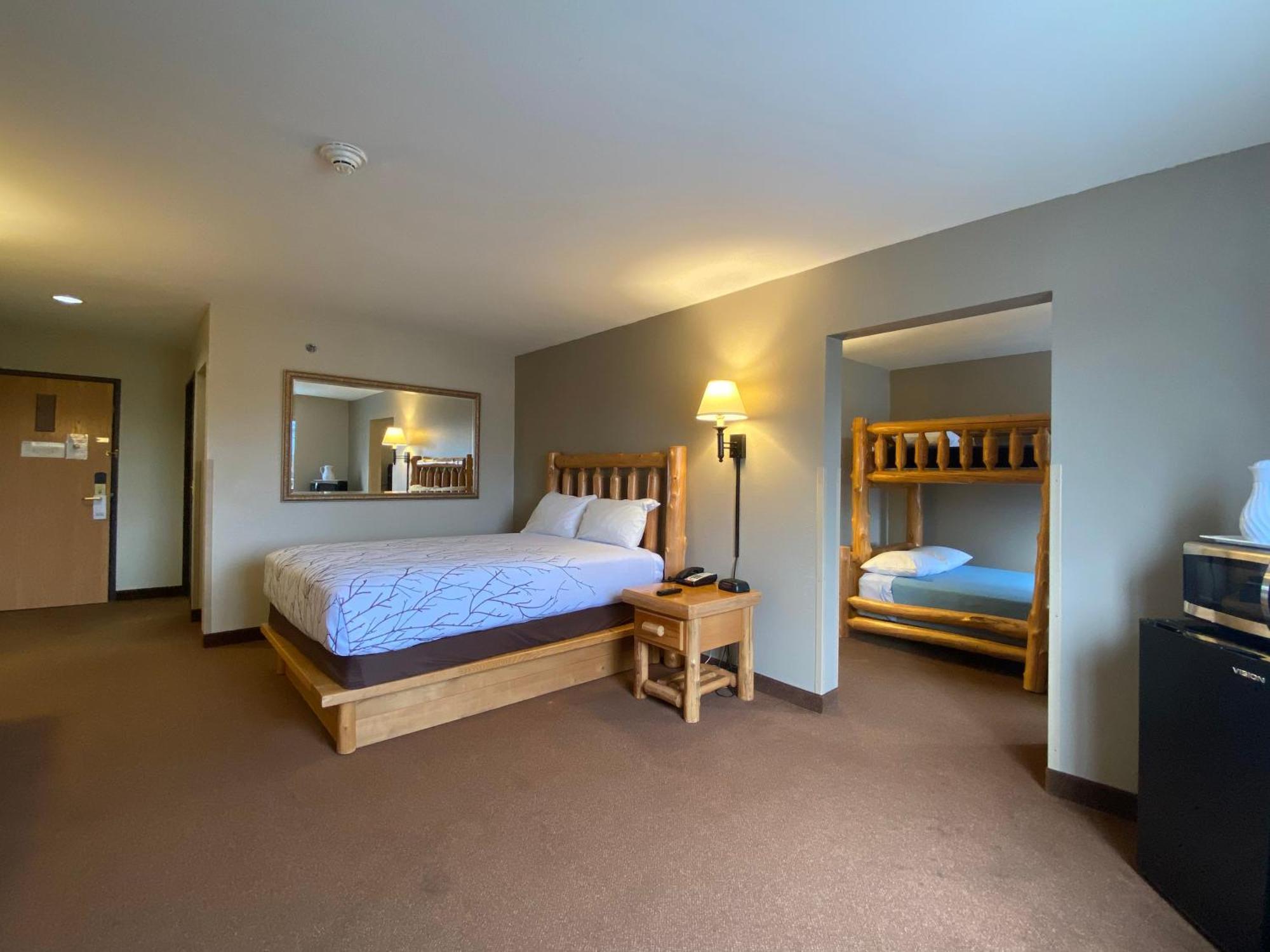 Deluxe Family Suite