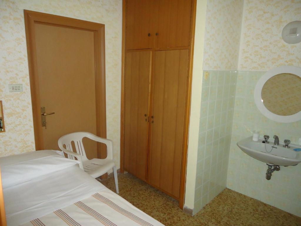 Habitación Doble Básica (1 ó 2 camas) con vistas al mar