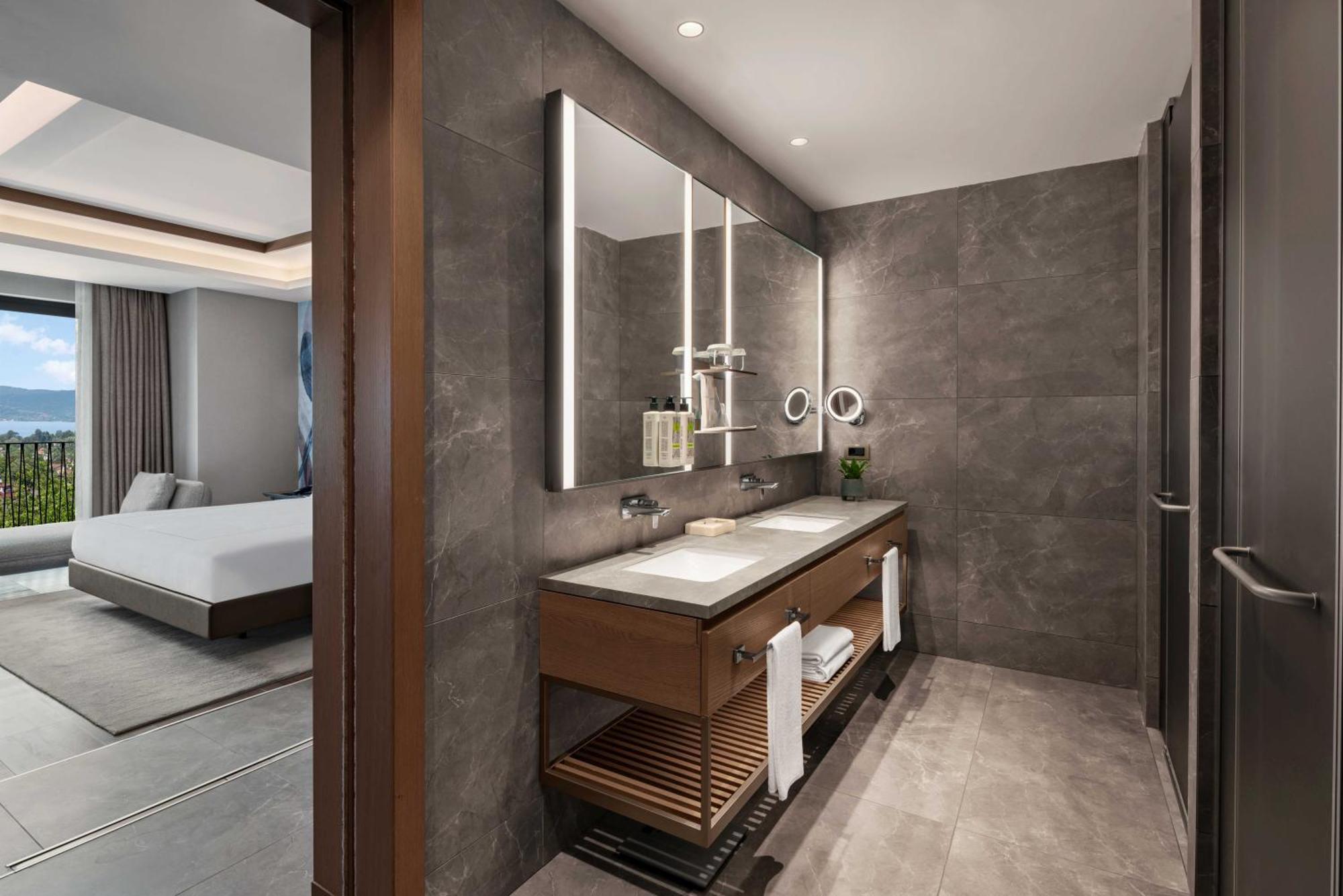 Honeymoon Suite Room