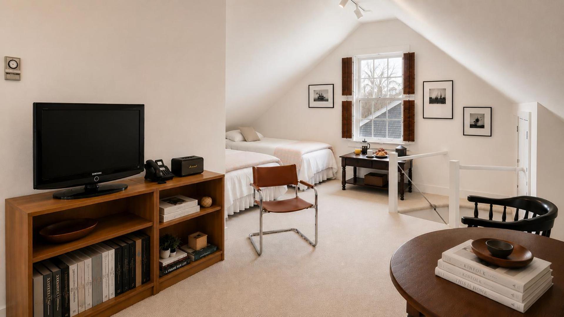 Quadruple Room with Private Bathroom