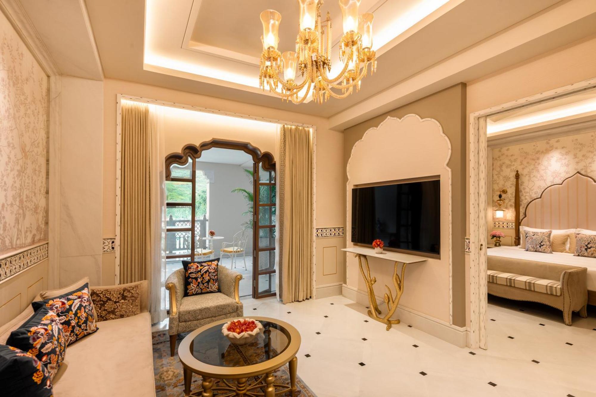 Grand Luxury Suite King Bed with Balcony