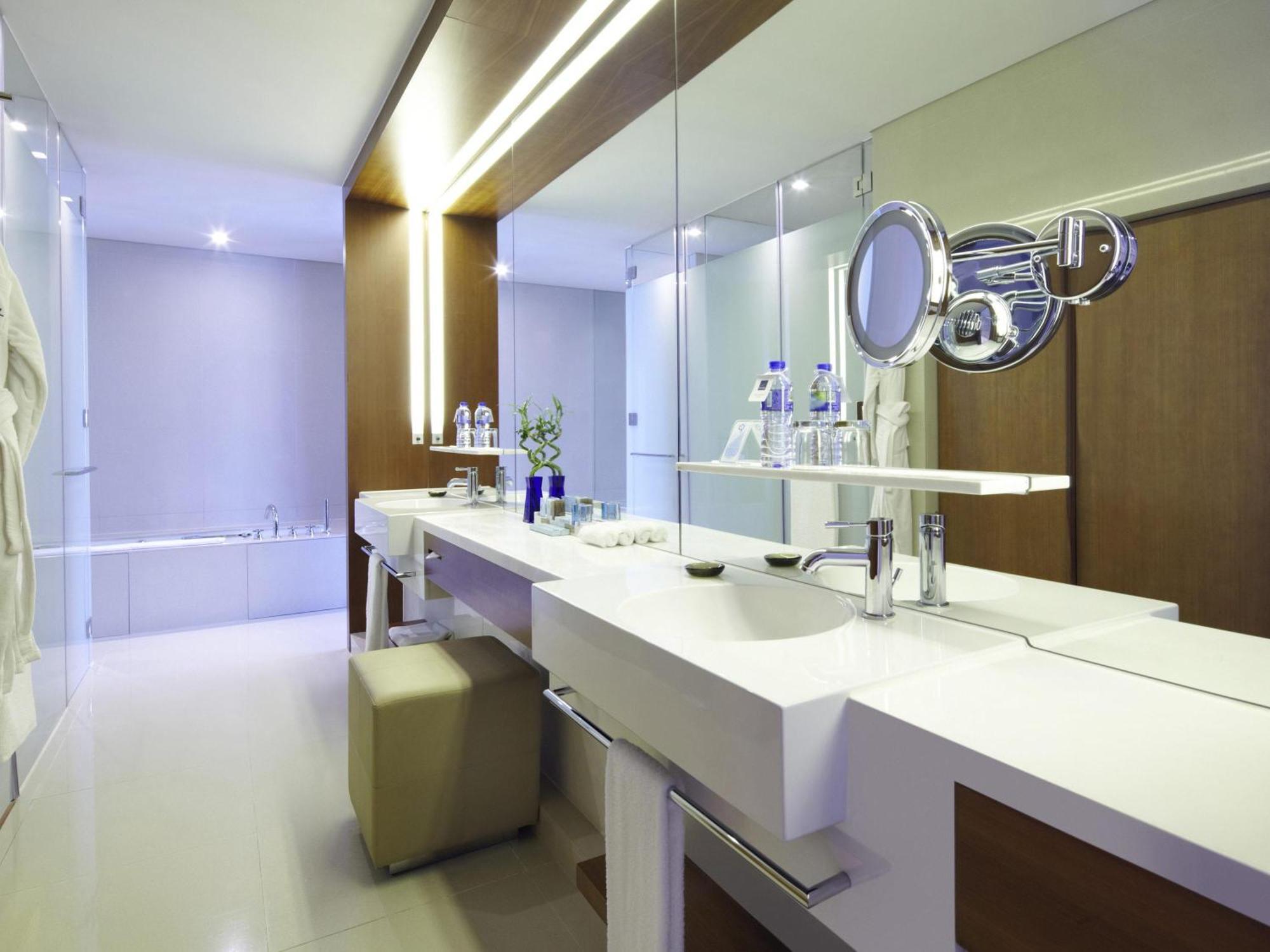 Executive Premier King Suite