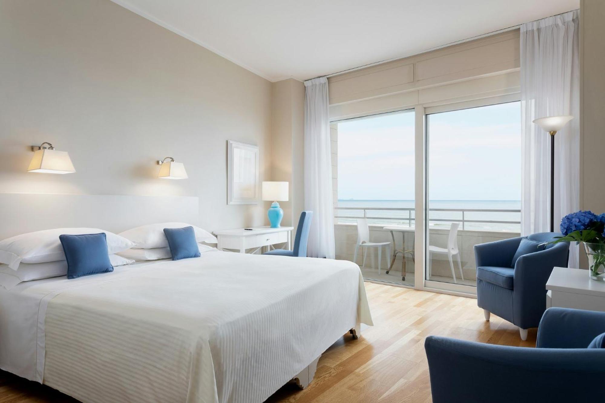 Deluxe Room with Sea View